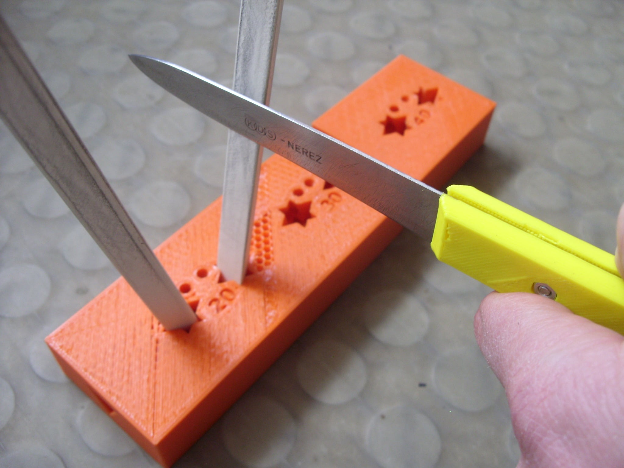 Knife sharpener