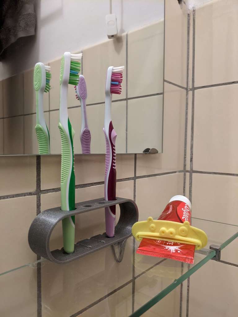 Minimal Toothbrush Holder - No logo, parametric, low material usage, works!