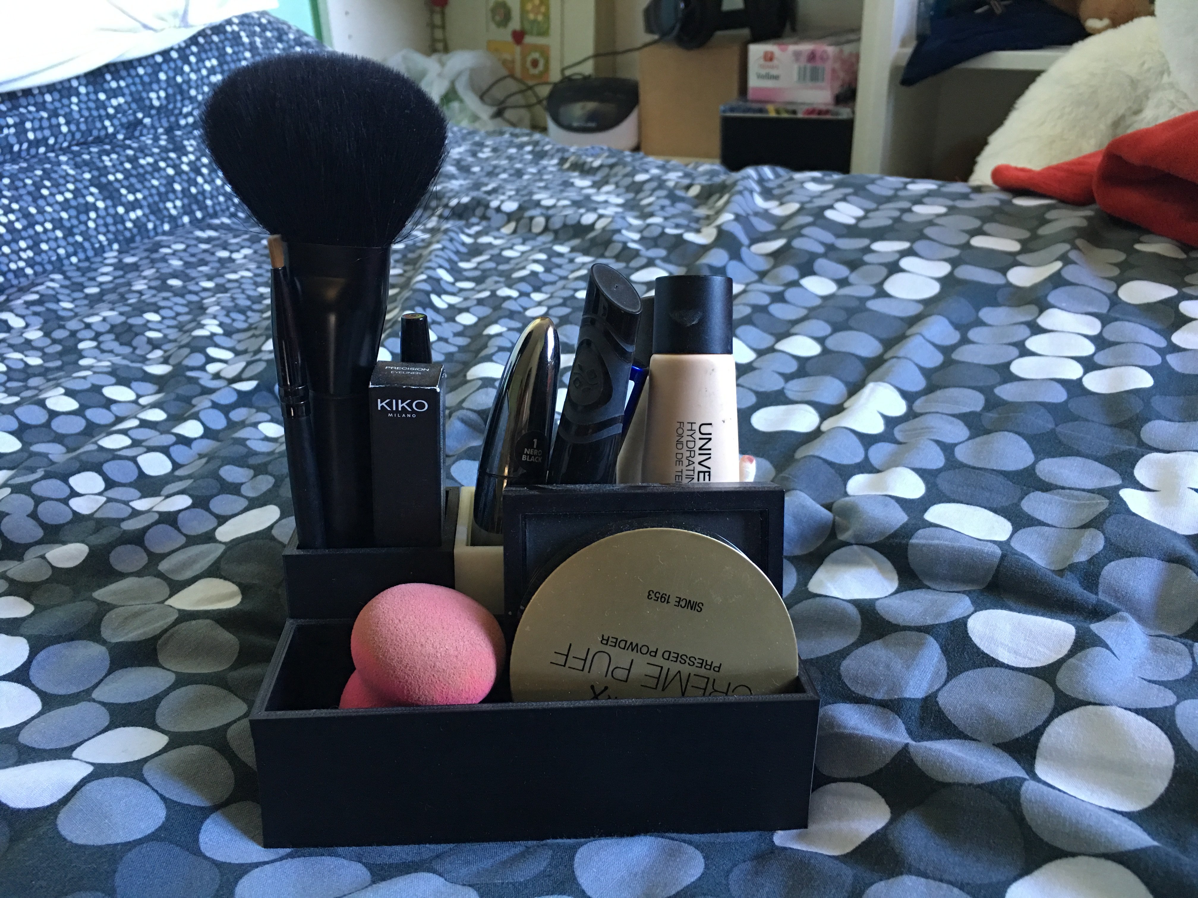 Makeup Holder By Girl