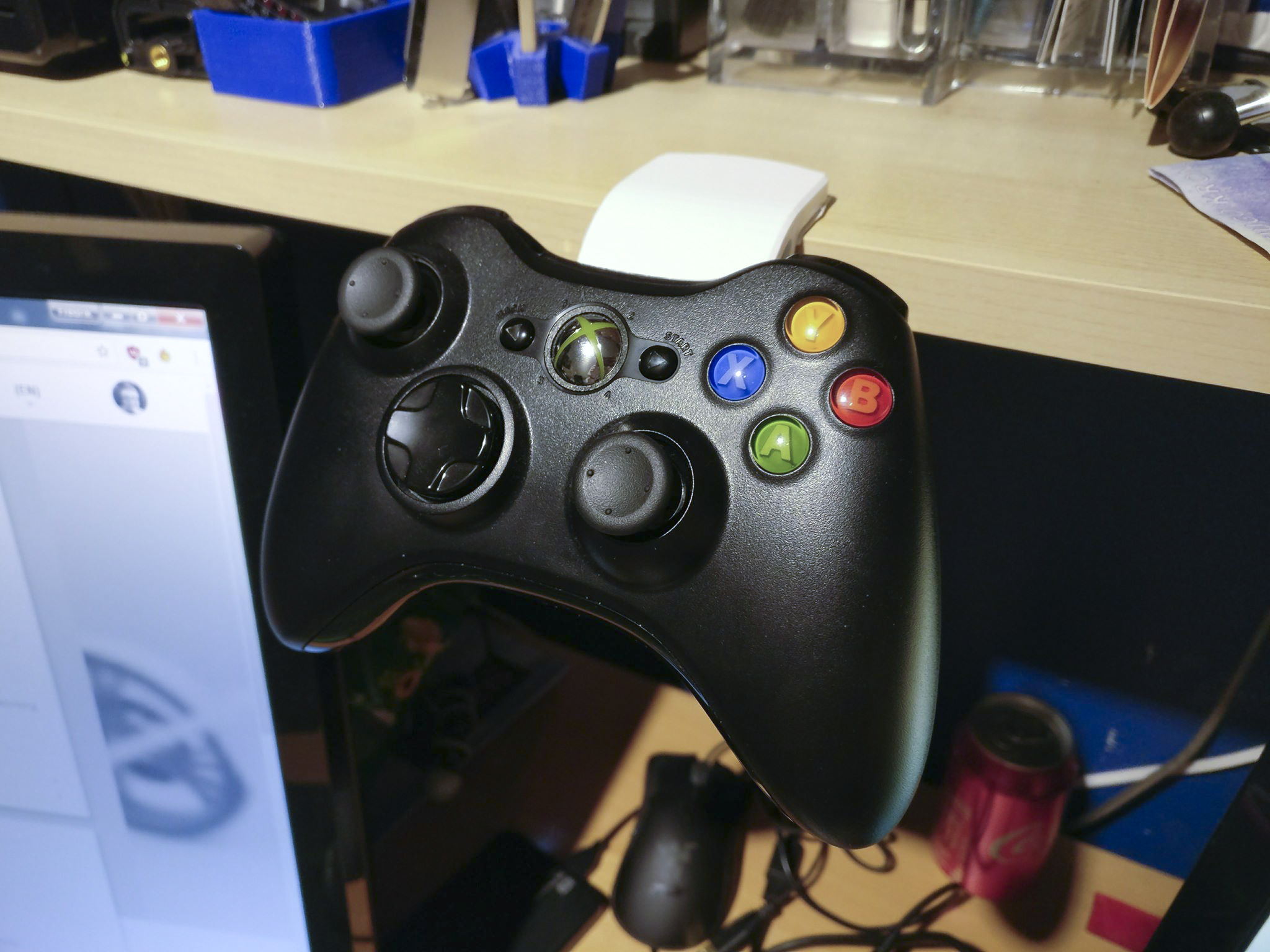 Shelf display for 360 controller
