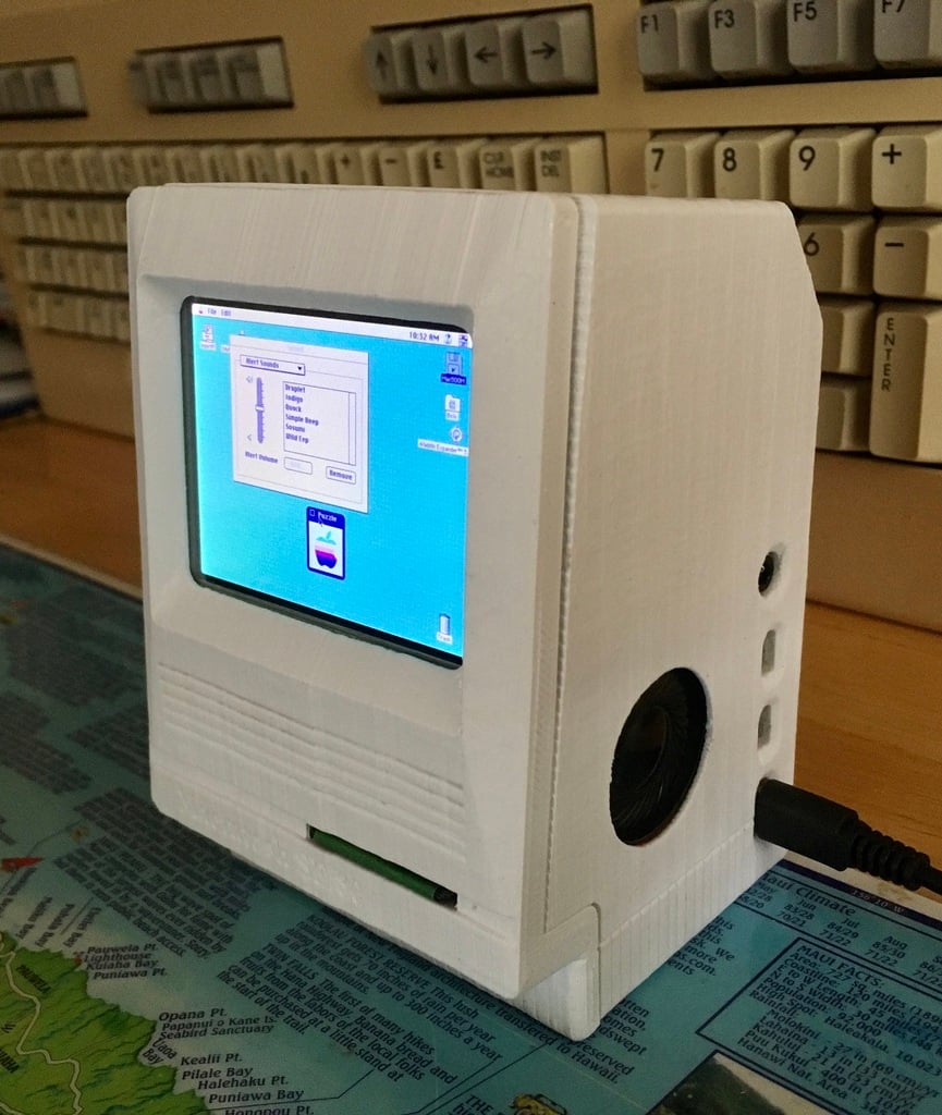 Housing for Raspberry Pi 4B resembling a tiny Mac SE/30