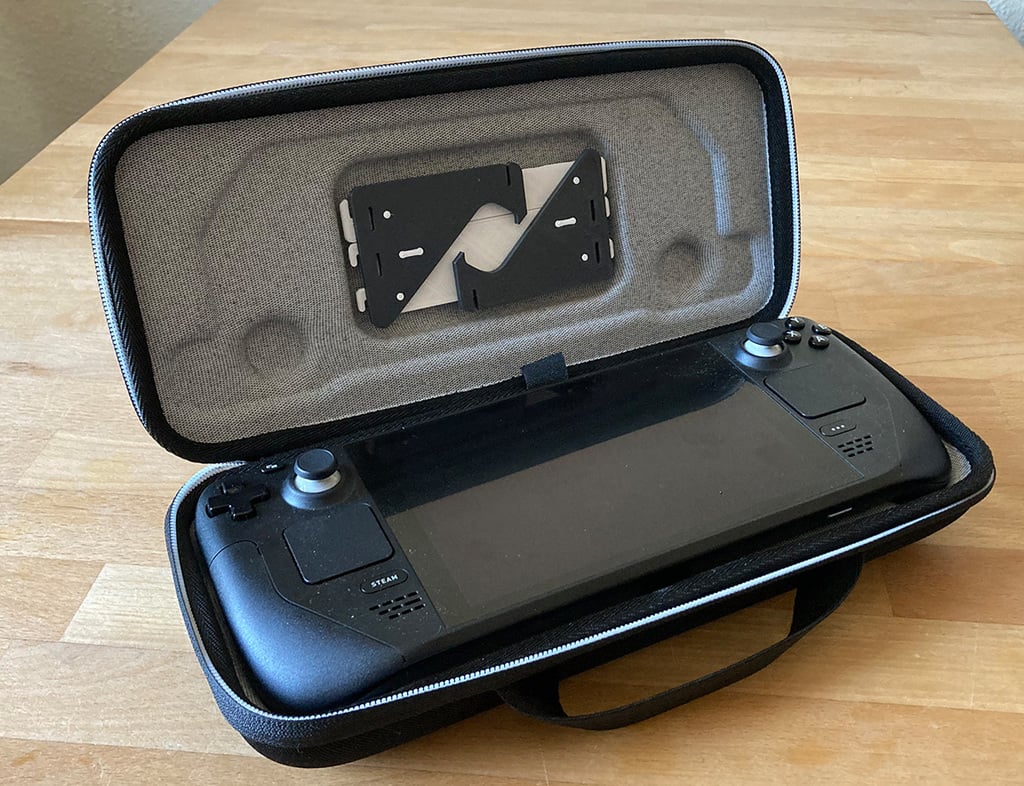Steam Deck foldable stand (fits the case)
