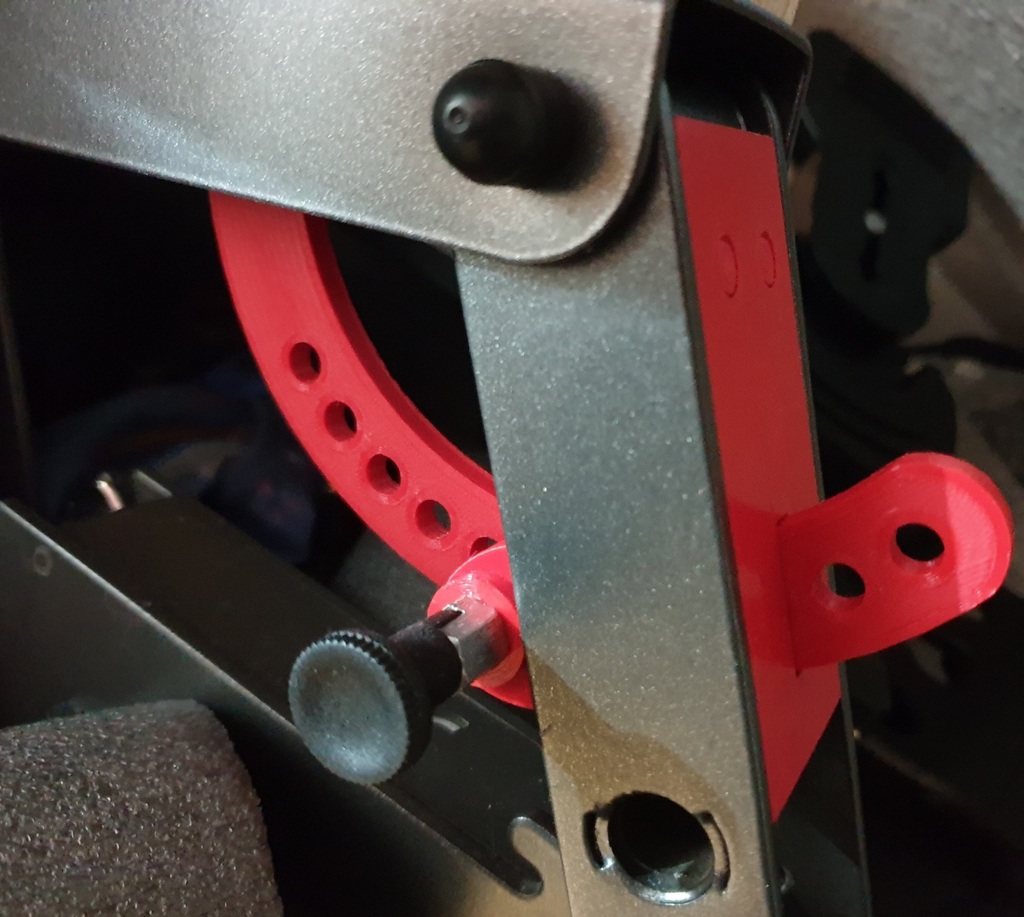 Yawvr center mount adjustable locking mechanism