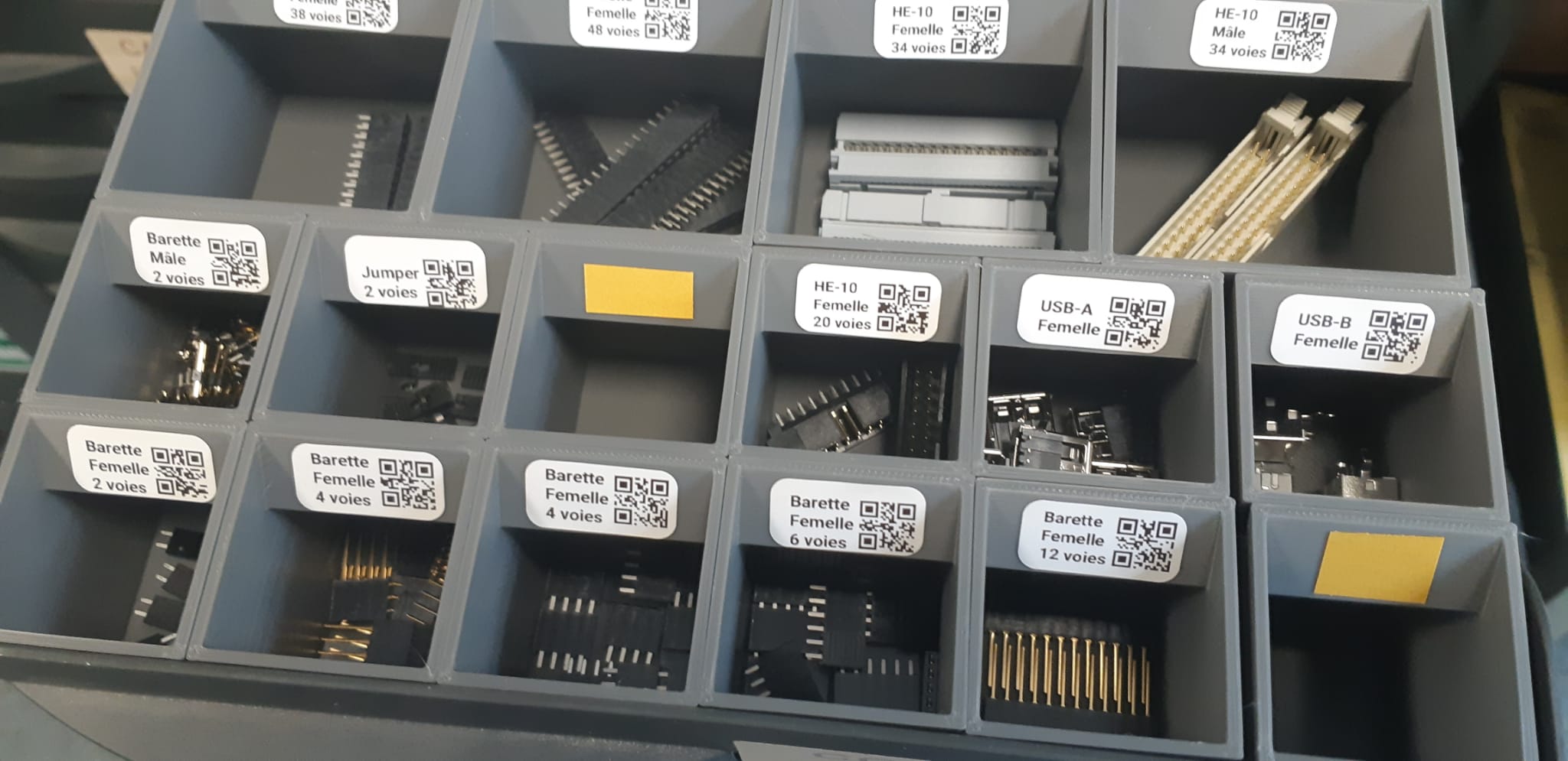 Drawer parametric organizer with label spport