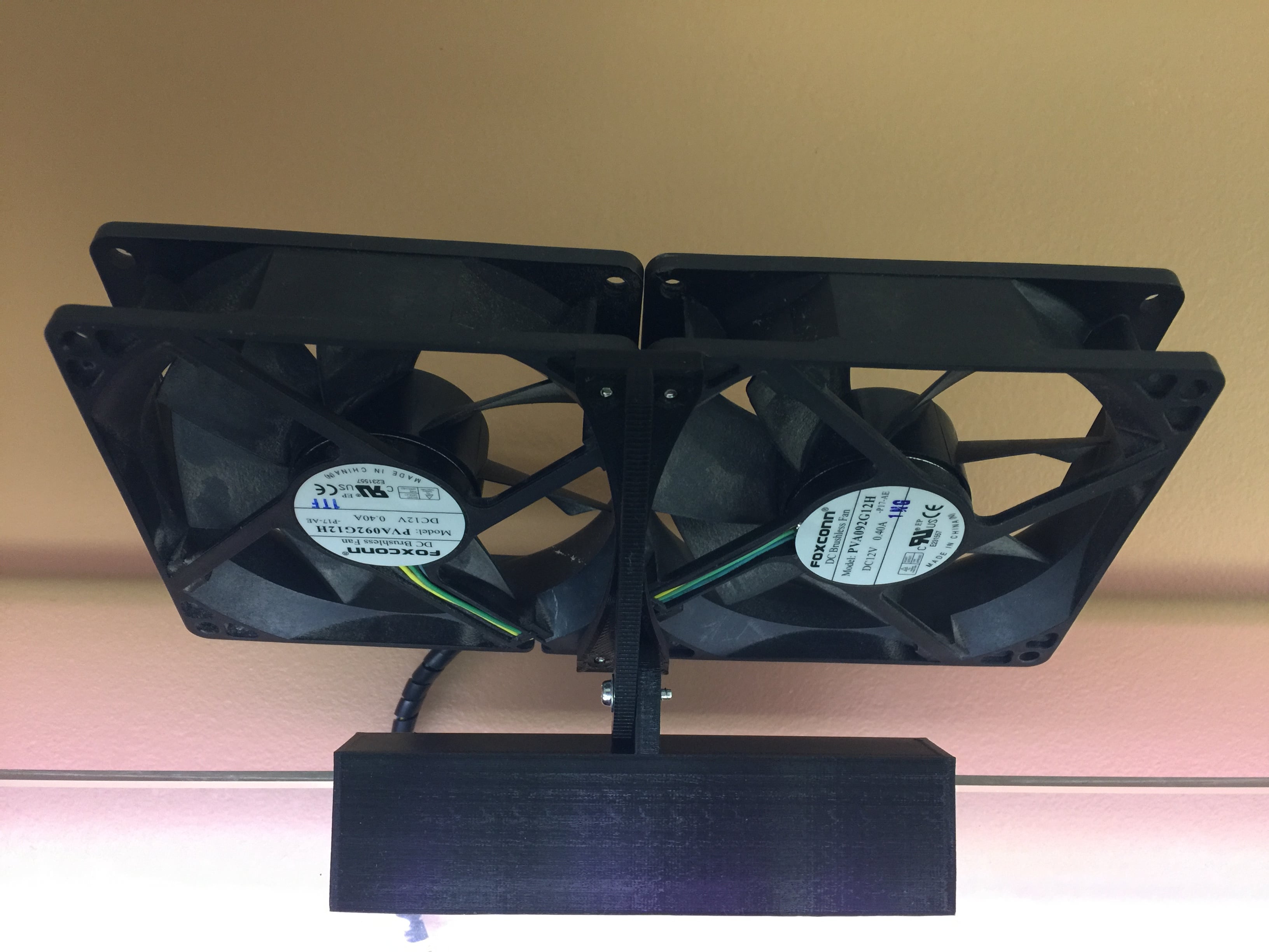 Aquarium chiller for 2 x 90 mm coolers