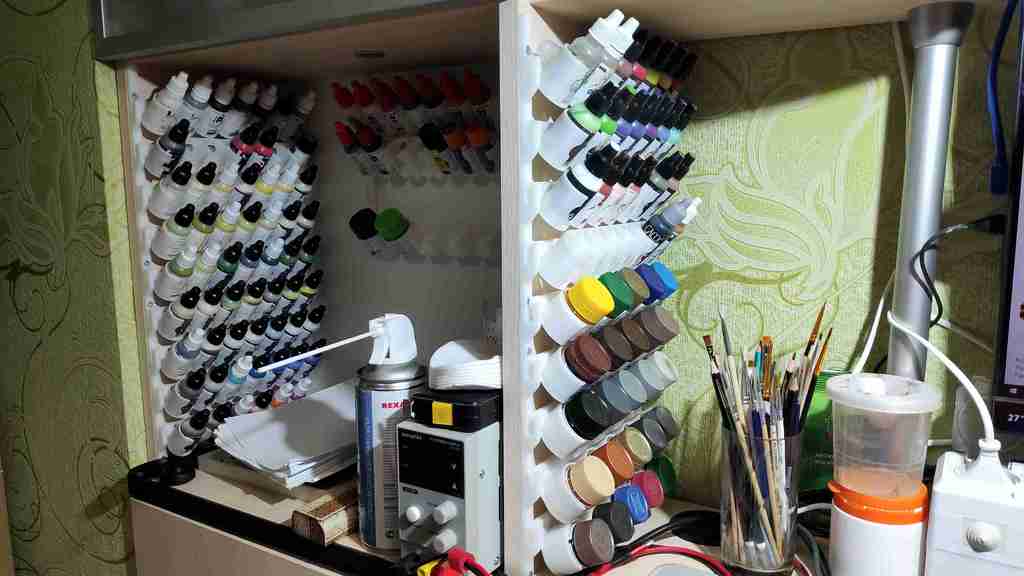 organizer for model paints from different manufacturers