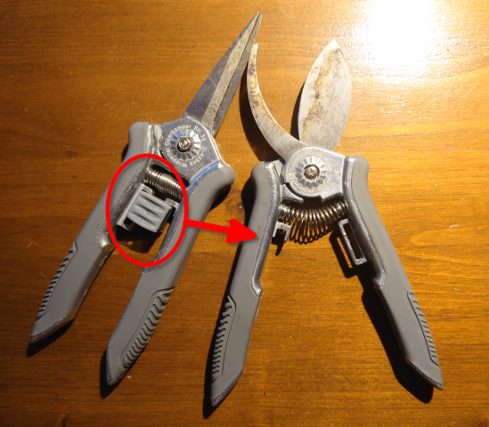 Lock for small garden shears/pruning scissors