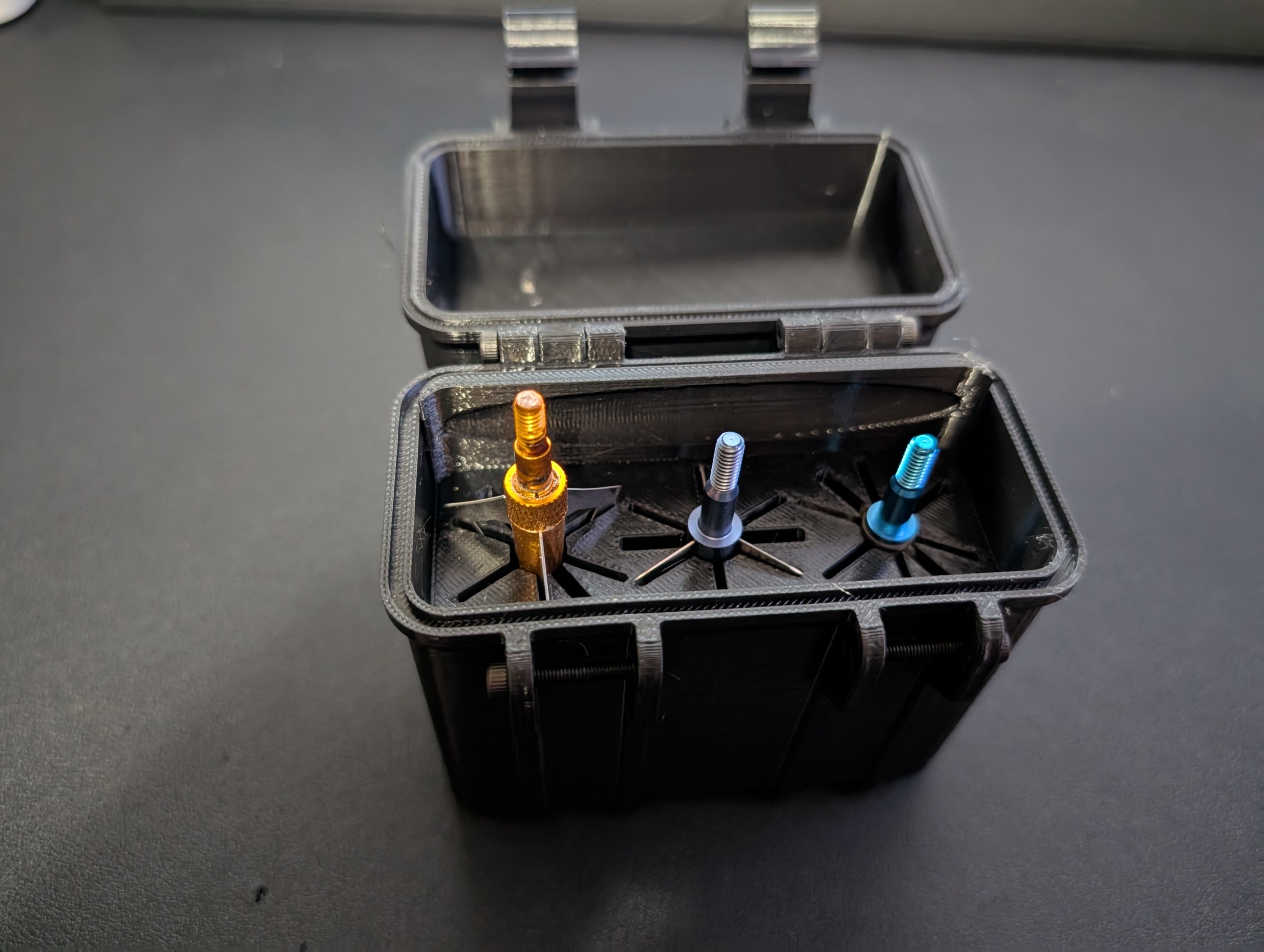 Rugged Broadhead Box (3 or 6 Broadheads) (Now with fieldtips too)