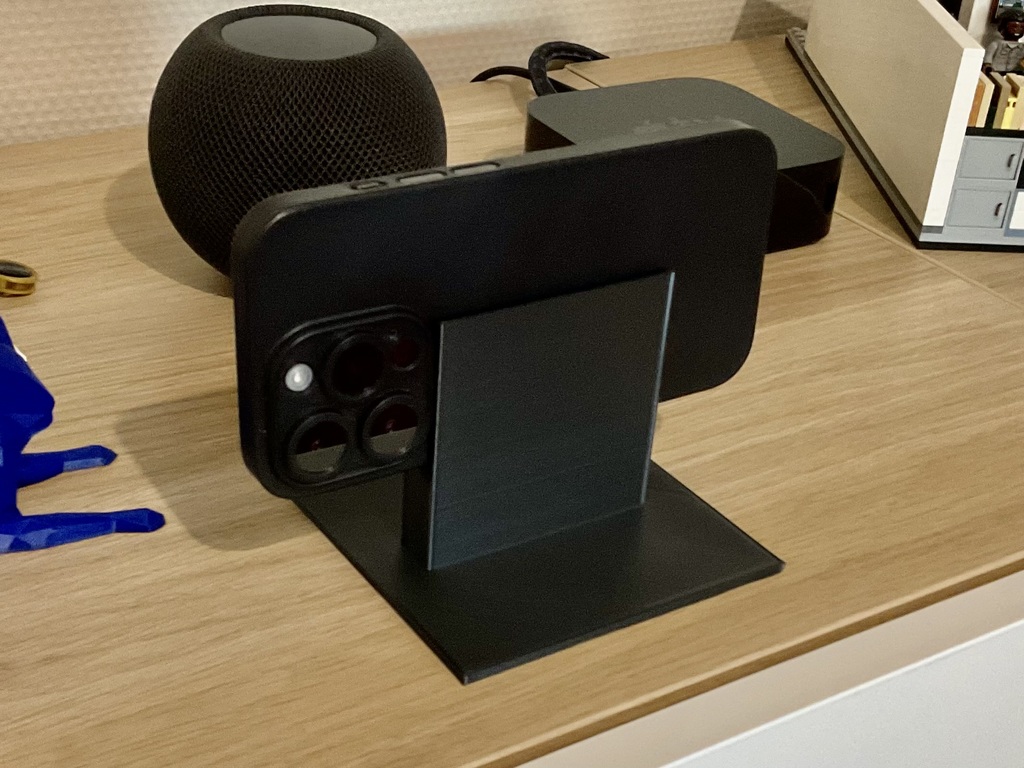 iPhone 14 Pro Dock for FaceTime in Apple TV tvOS 17