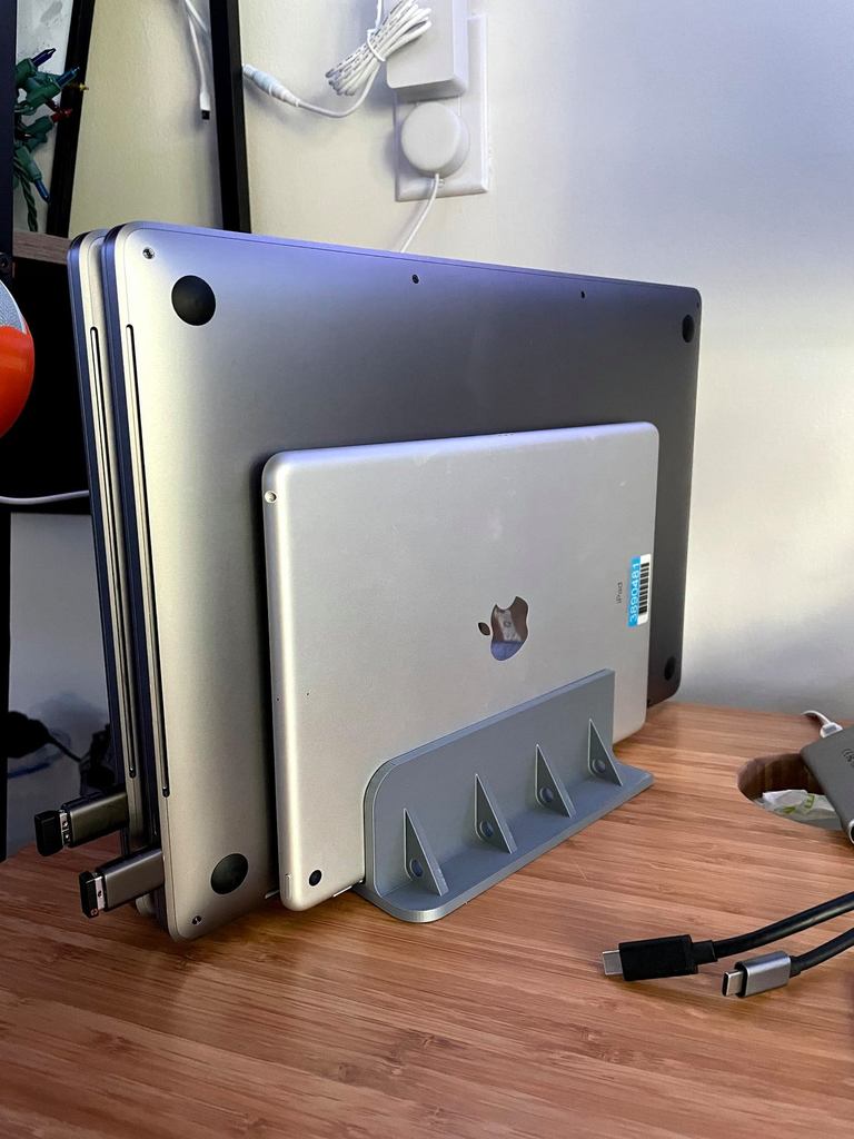 Dual MacBook vertical laptop stand