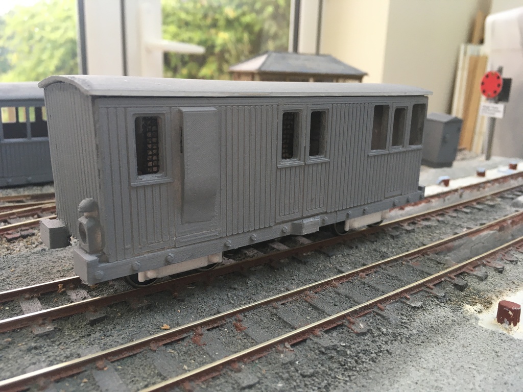 Brake composite coach for 7mm scale