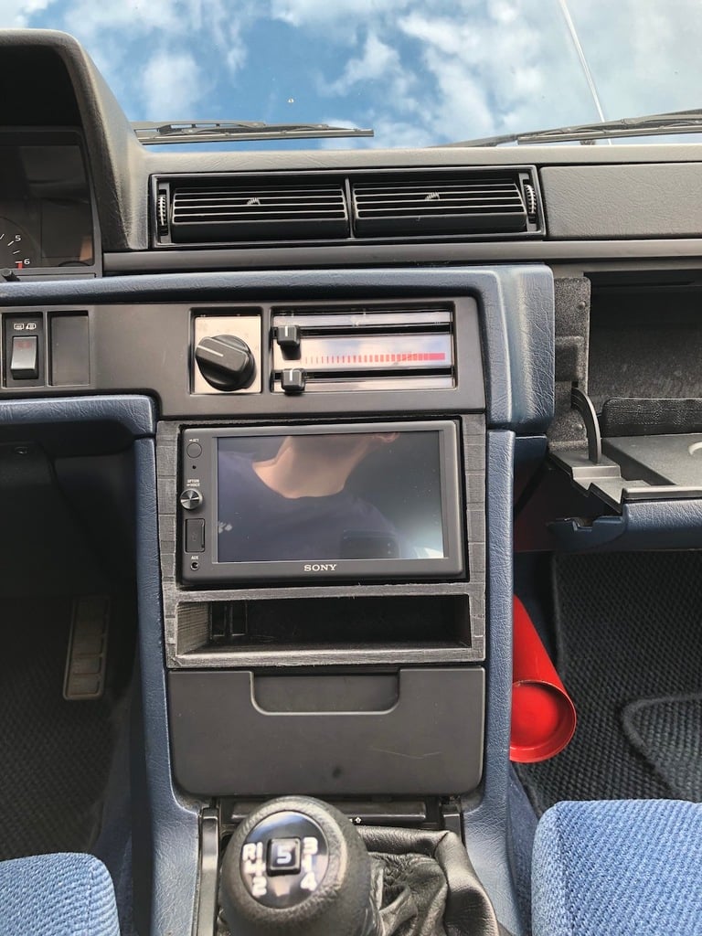 2-DIN Volvo 740 stereo frame