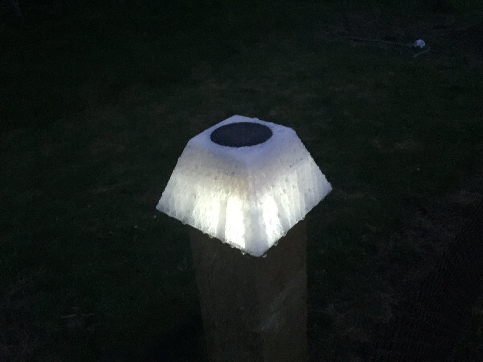 Outdoor post lamp