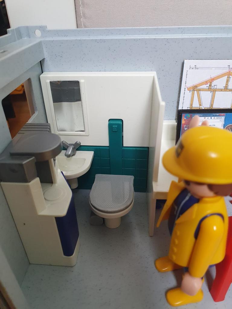 replacement toilet lid for the Playmobil construction container 9843