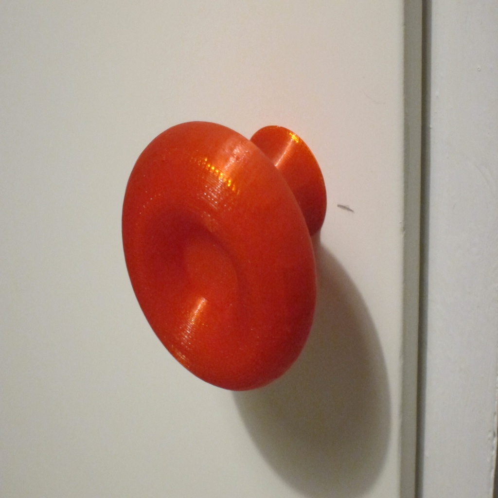 Ergonomic knob for cabinet doors and drawers