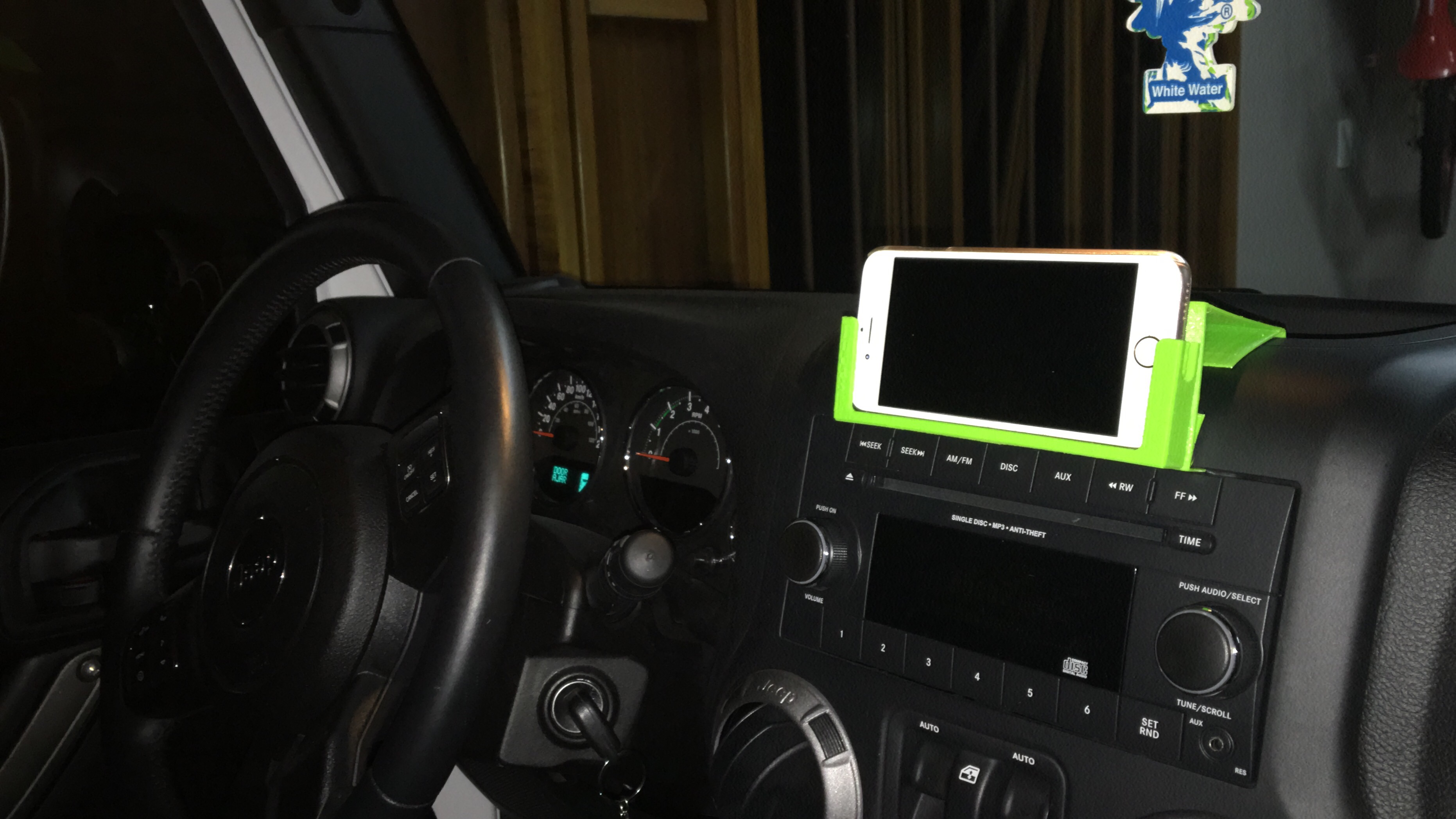 Faceplate Dash Bracket for Iphone 6 ( 2015 Jeep Wrangler)