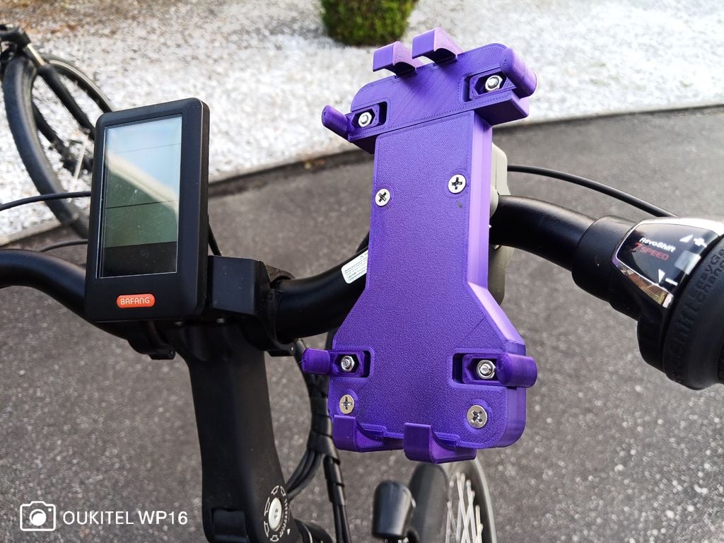 Bike holder for rugged smartphone