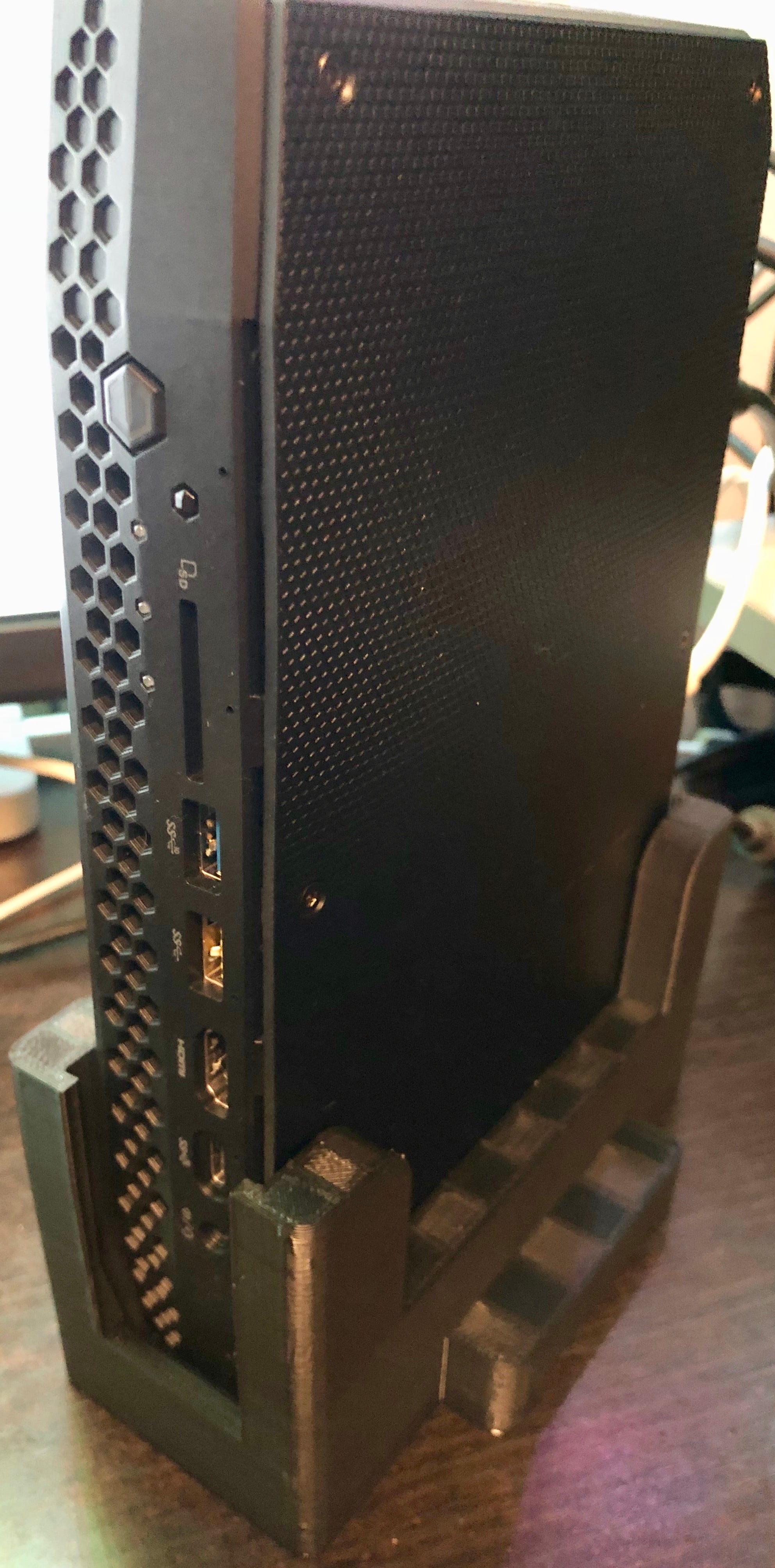Intel NUC 8 vertical stand (nuc8i7hvk)