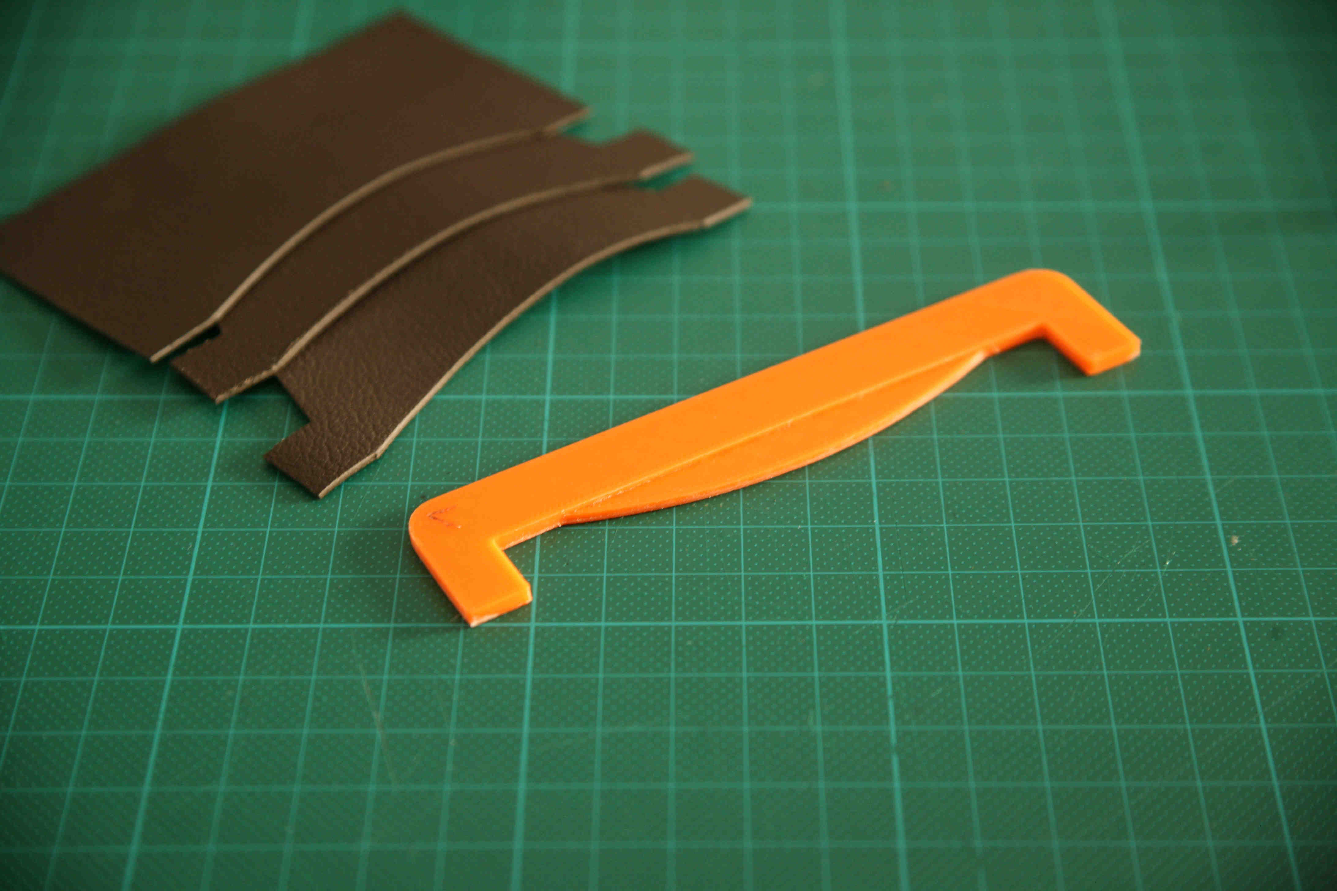 Customizable card pocket template for leather wallets
