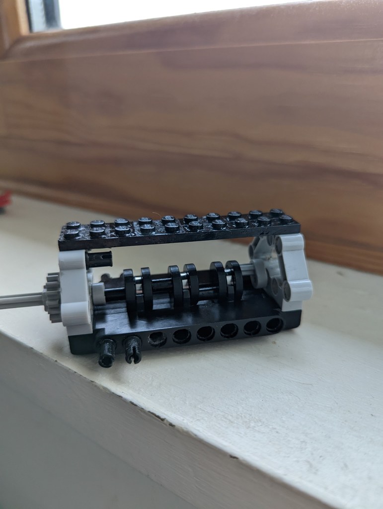 crankshaft bracket and crankshaft for lego V8