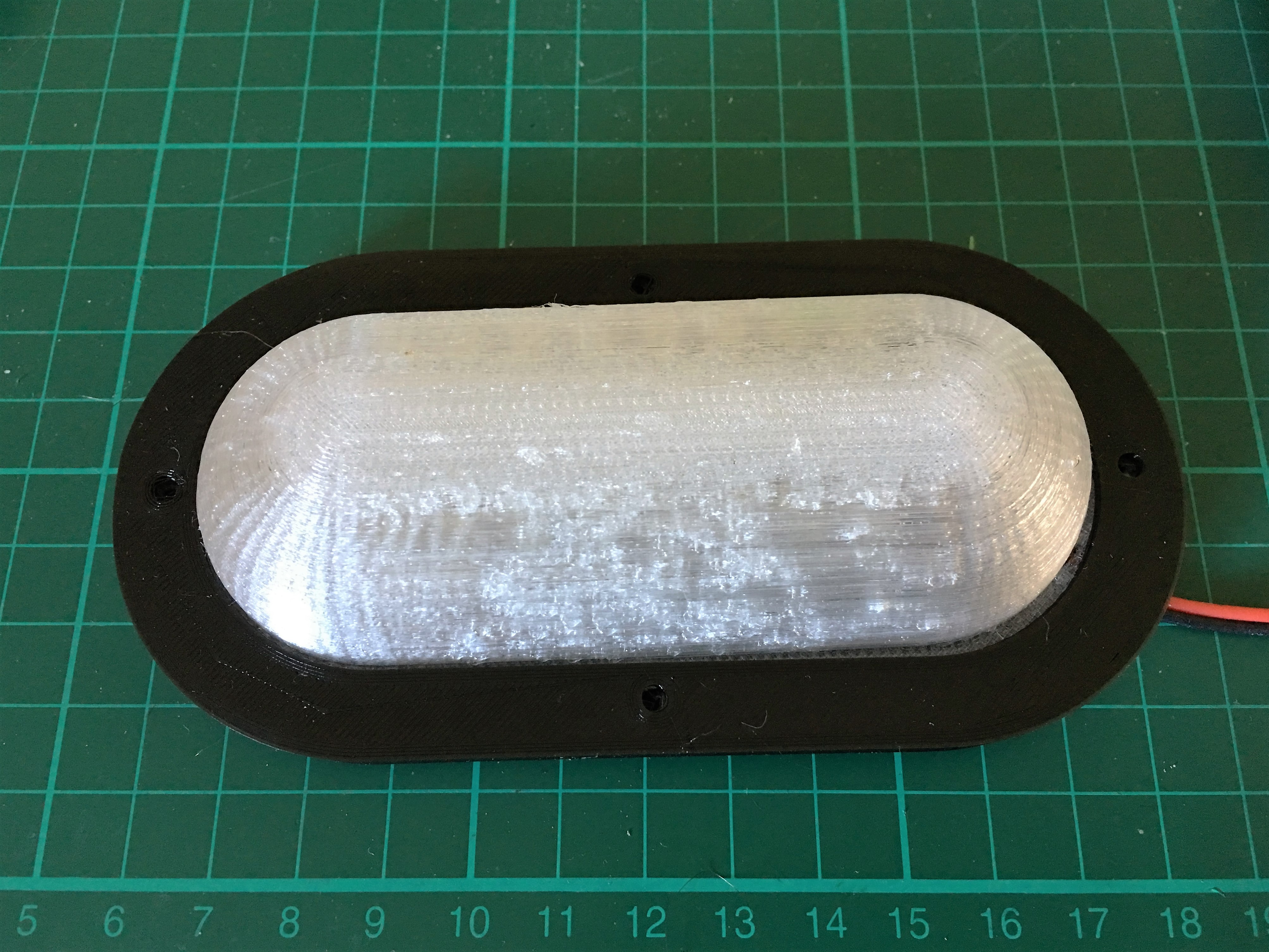 SURFACE MOUNTED LED LIGHT FITTING