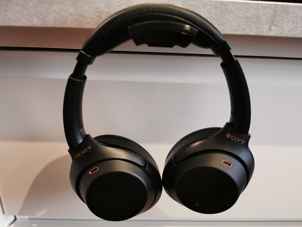 Sony WH-1000XM3 Headphones - Desk mount