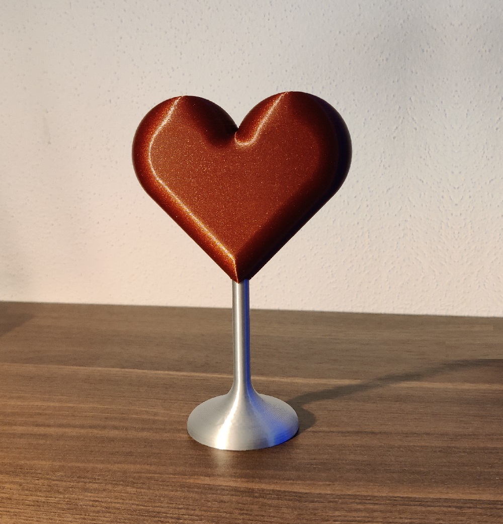 Herz auf Standfuß