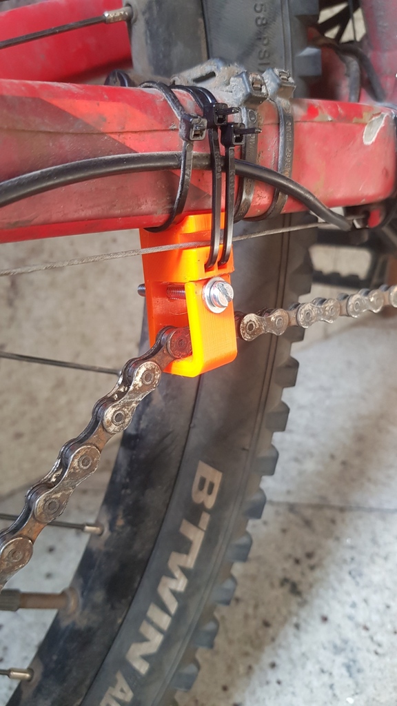 Bike chain tensioner