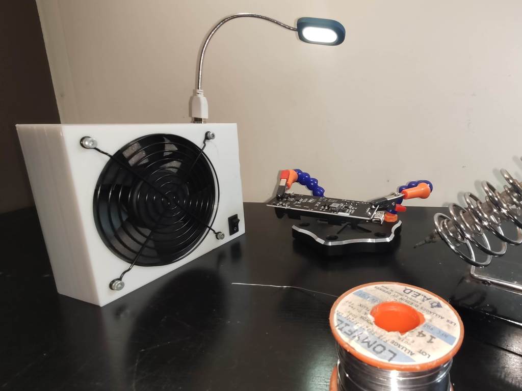 DIY Fume Extractor (with 18650 battery)