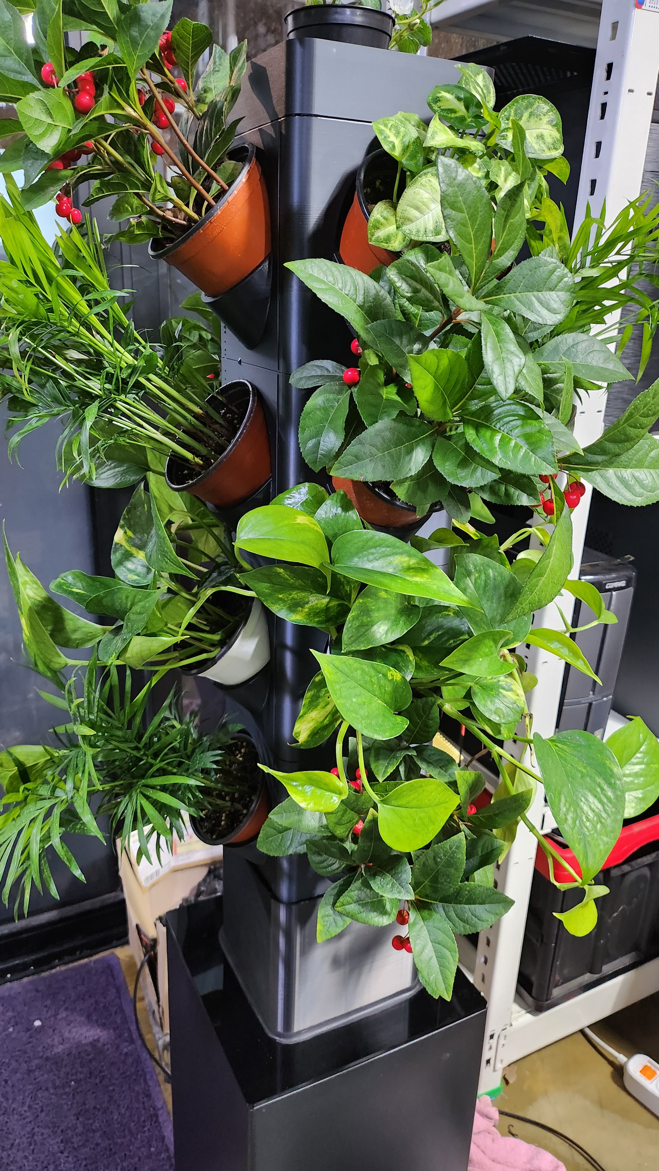 Hydroponic plant cultivation tower using 100mm flower pots