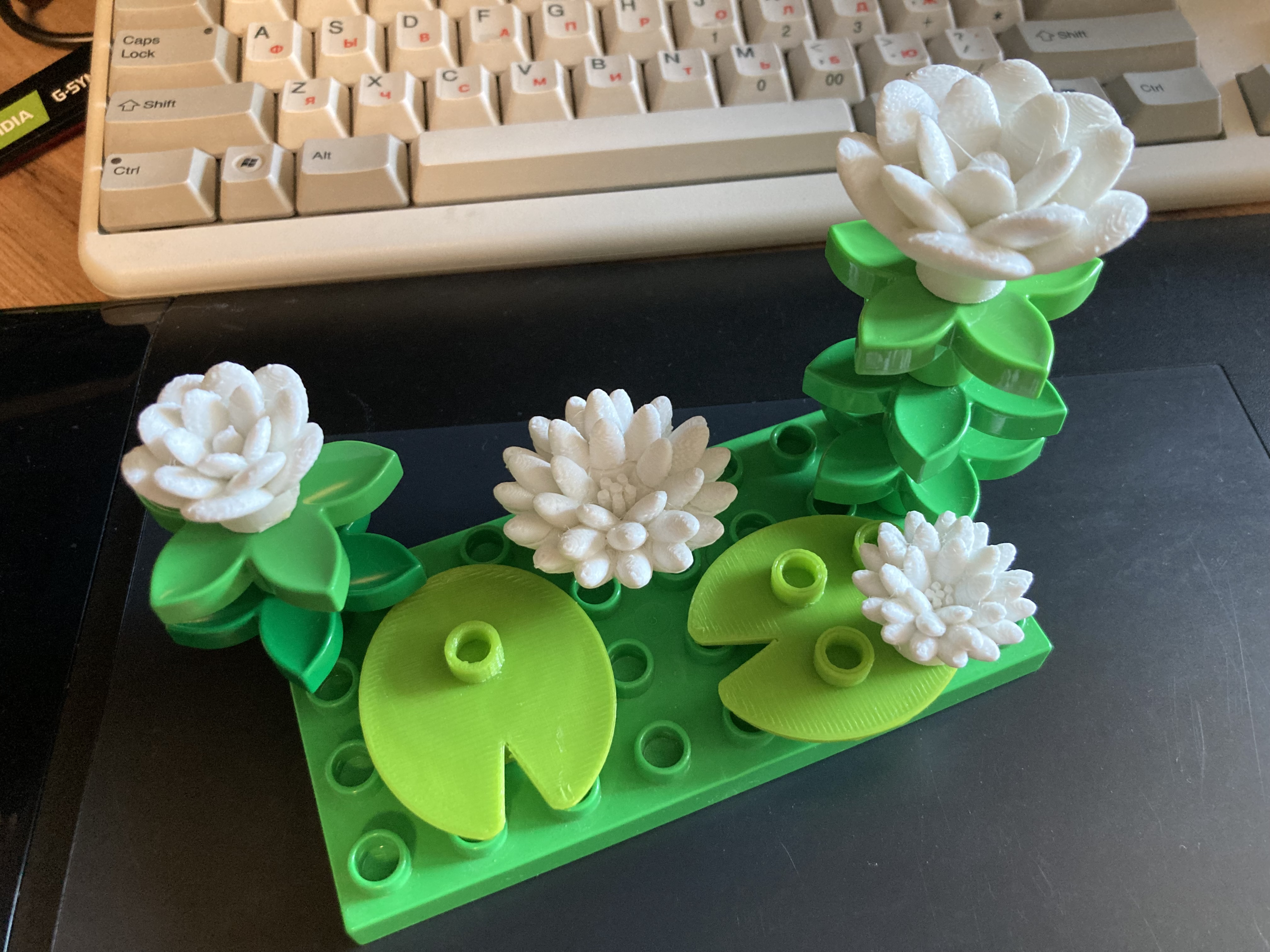 Water lily and flower (for Lego Duplo)