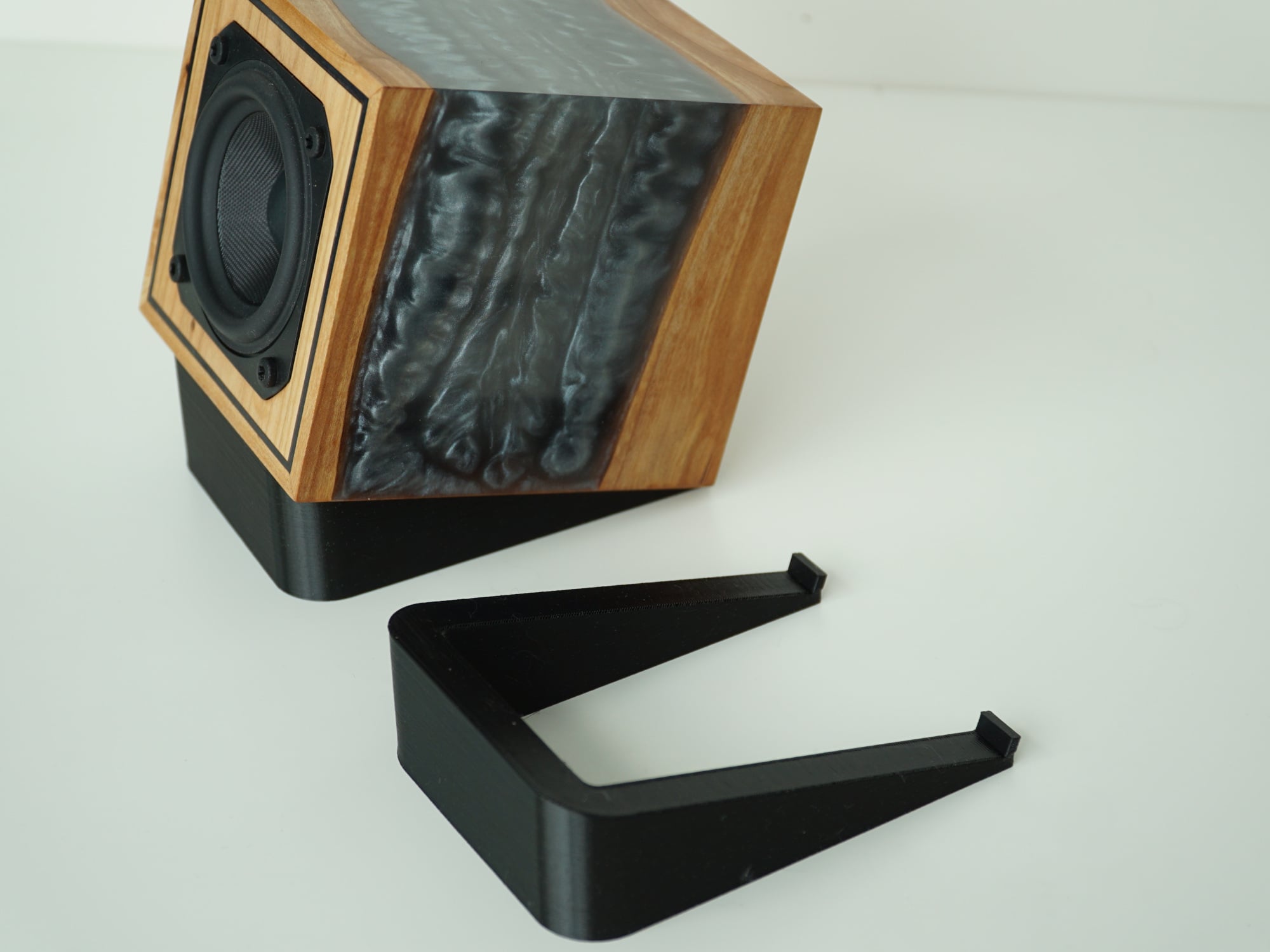 Speaker stand