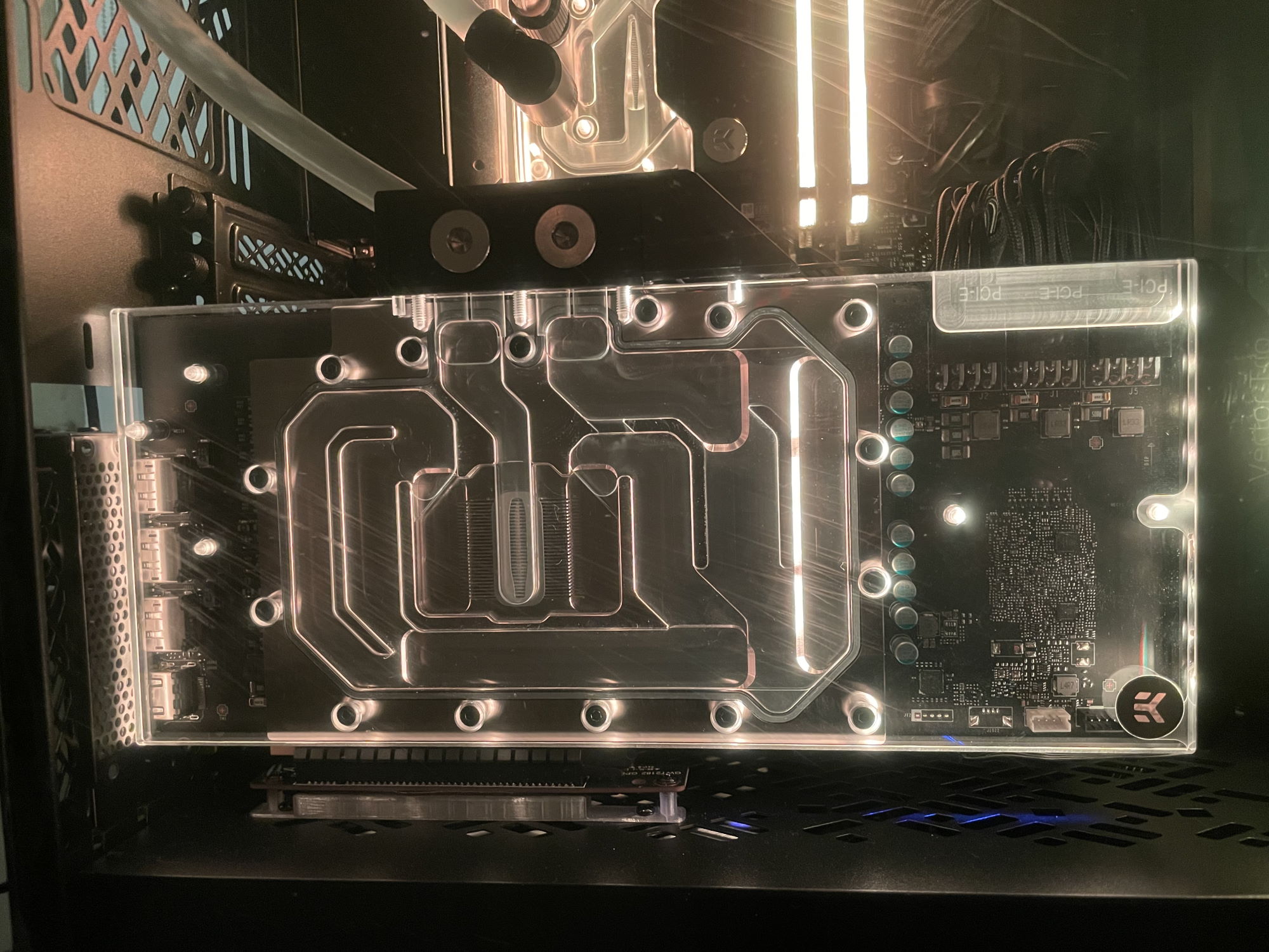 Fractal Meshify 2 XL Corsair PCIe Riser Bracket