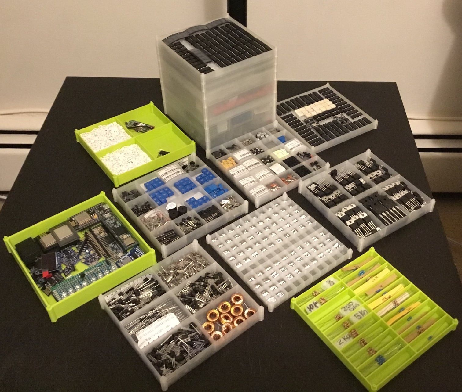 STACKABLE BINS ORGANIZER