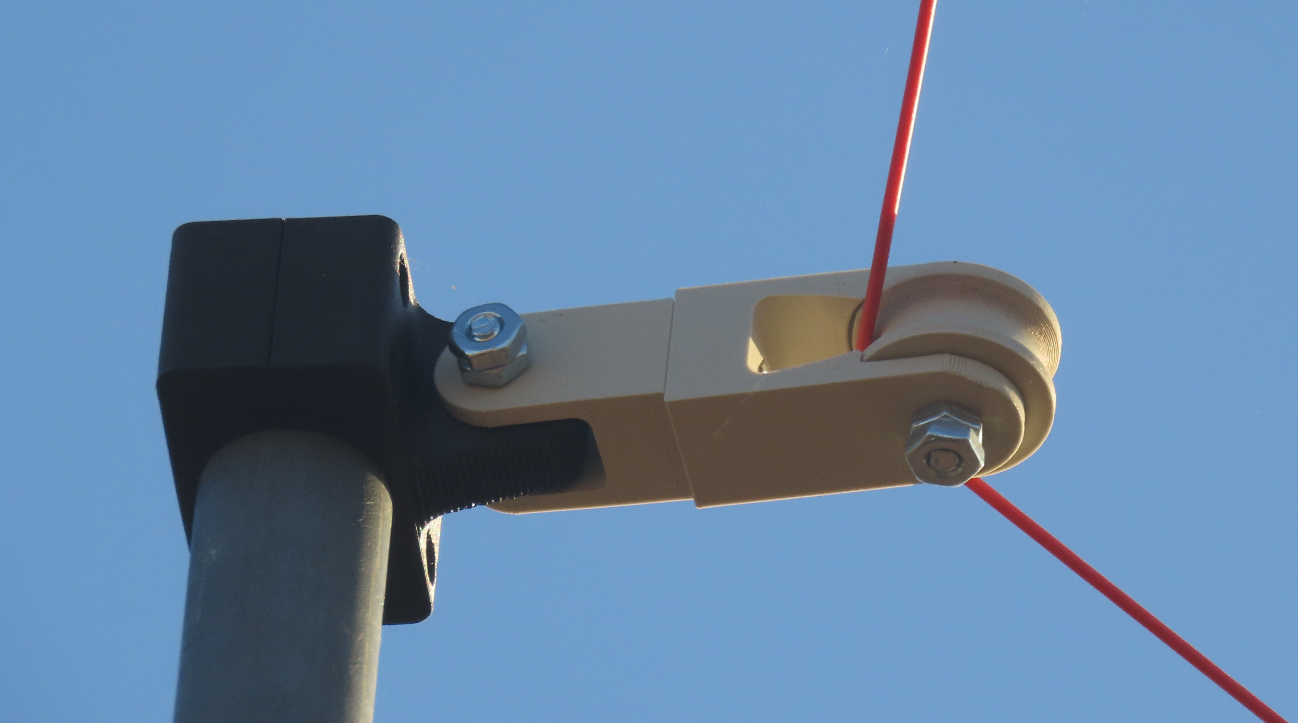 Antenna mast wire pulley with anti-jam guides.  For 1" O.D.  US steel conduit and also for Max Gain Systems masts.