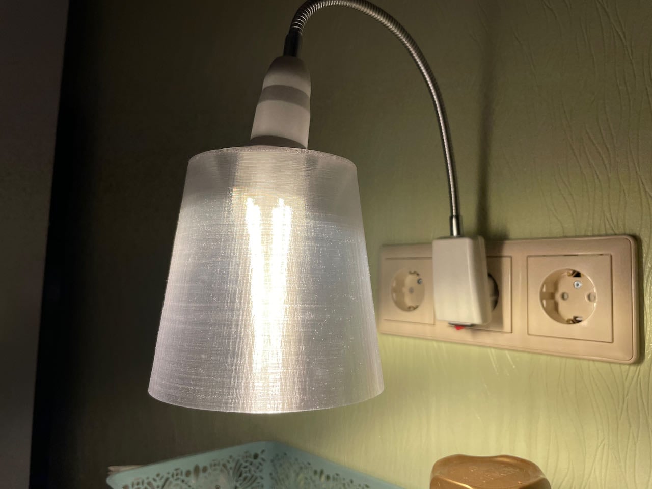 Customizable lamp shade