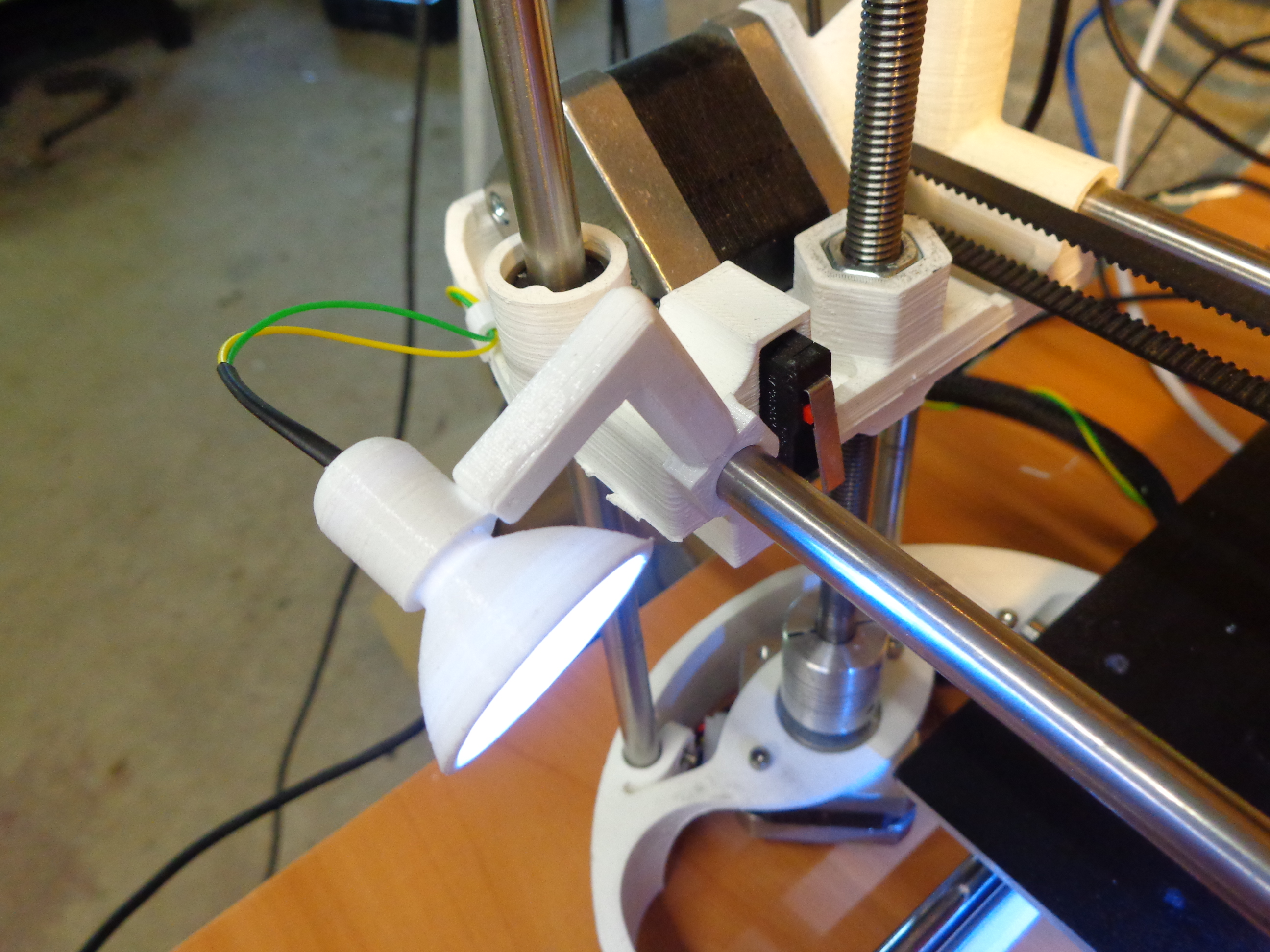 Mini articulated spotlight