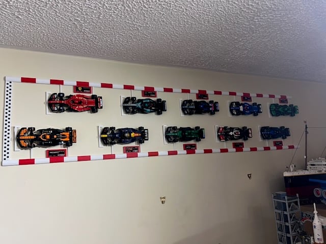 Lego F1 Speed Champions wall mounting grid frame