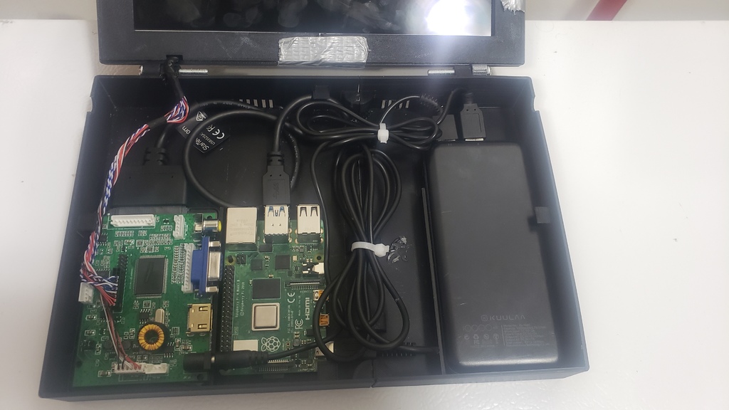 Raspberry Pi Laptop Case (Room for SSD)