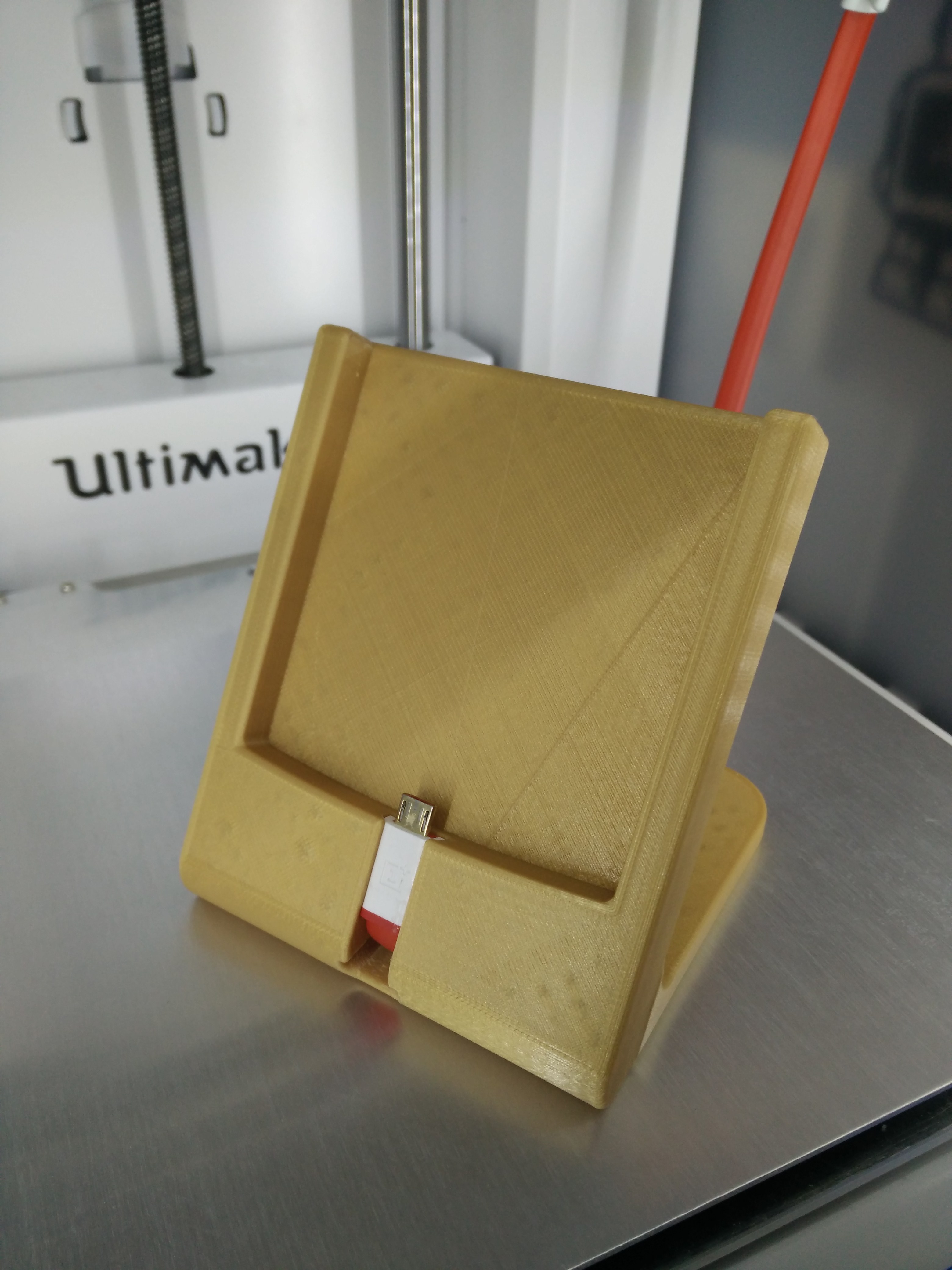 Phone stand with charging cord (Oneplus One)