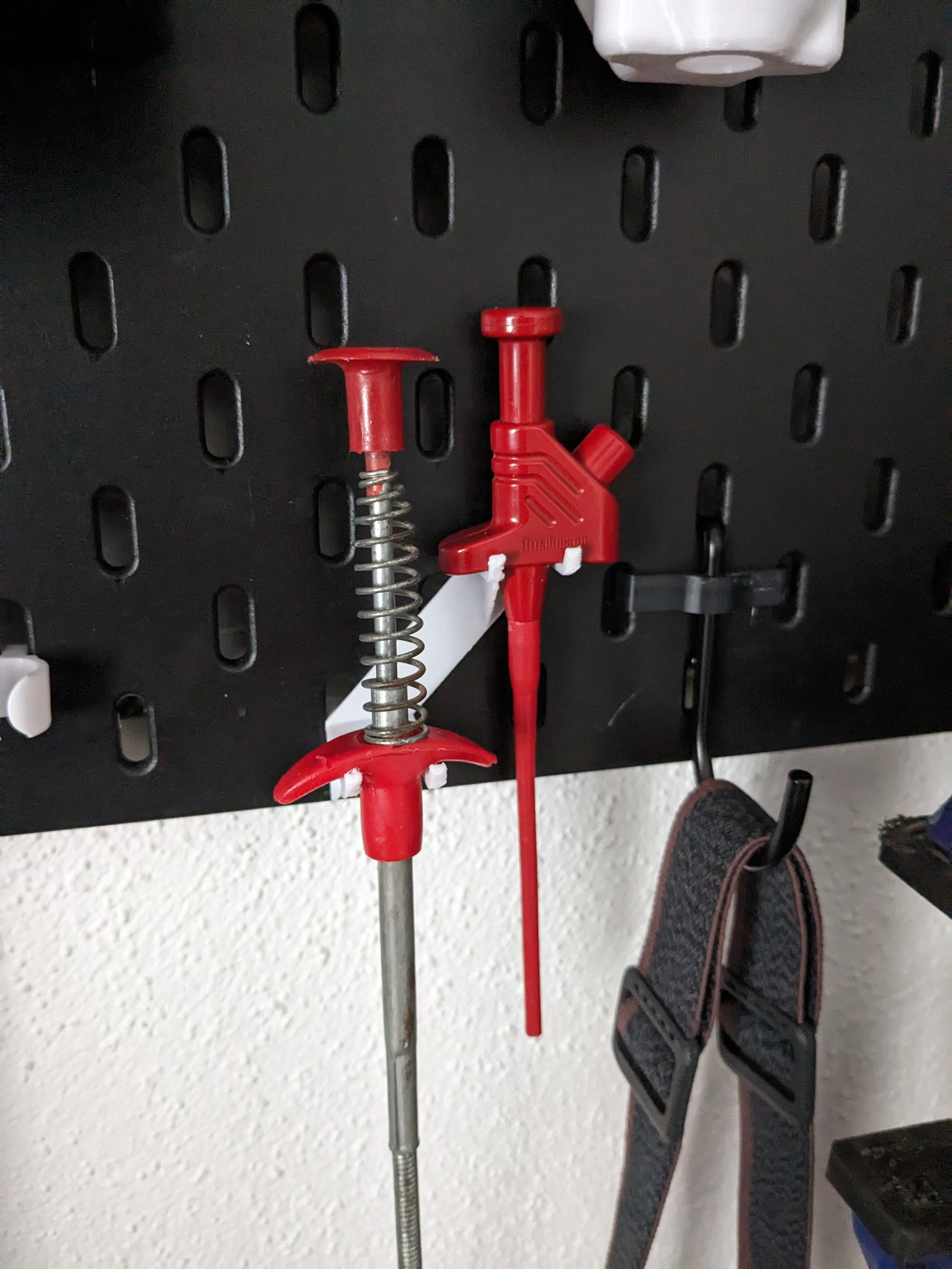 Skadis holder for Claw Gripper or
