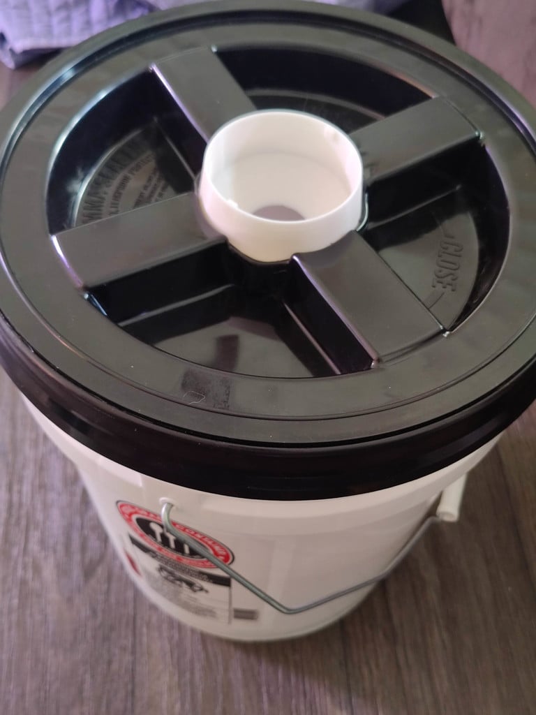 Gardyn 5-gallon bucket twistable lid adaptor