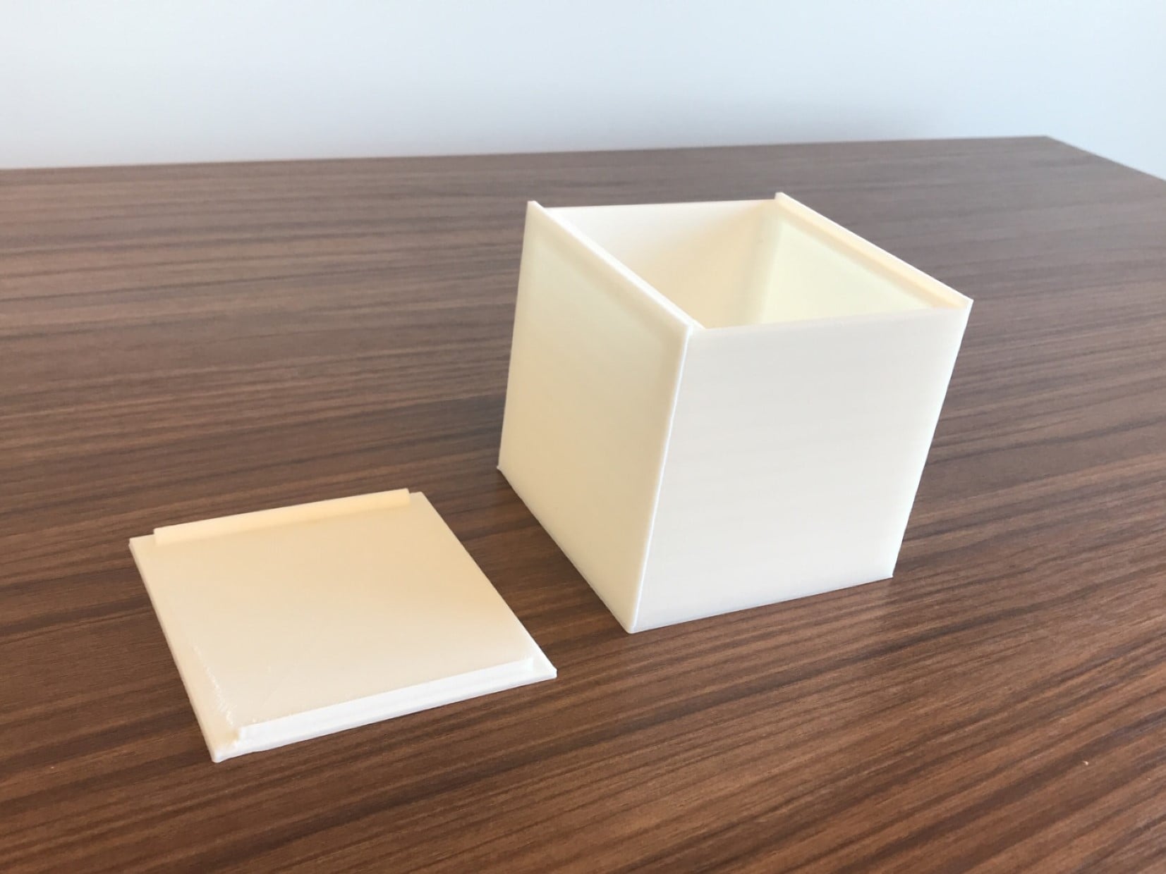 1U CubeSat Model With Lid