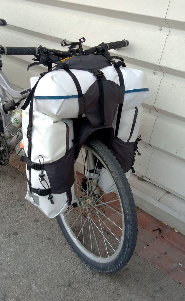 BIKEPACKING front Carrying