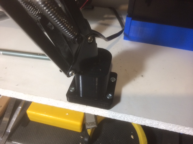 Screw down desk lamp base