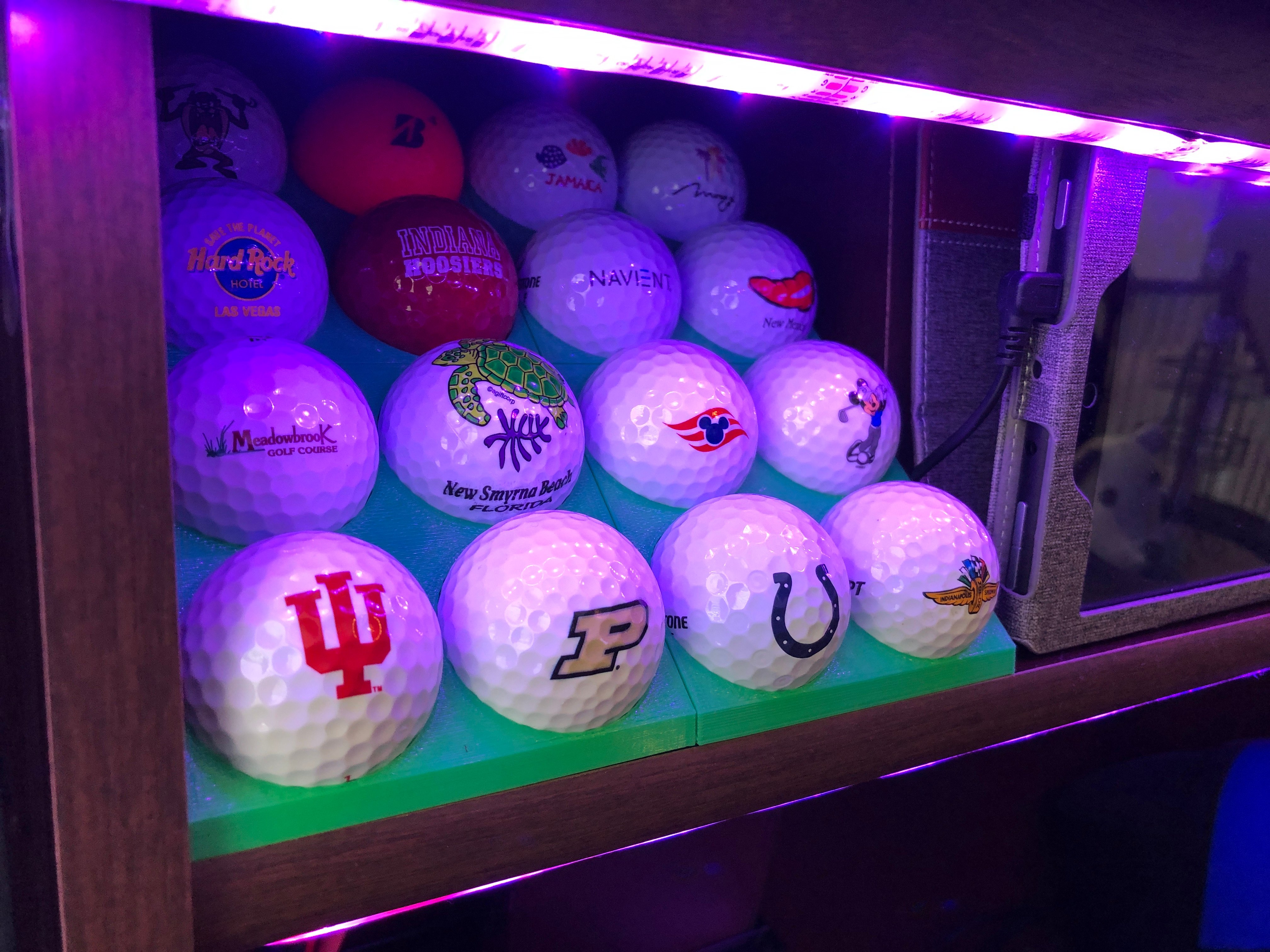 Simple Golf Ball Display