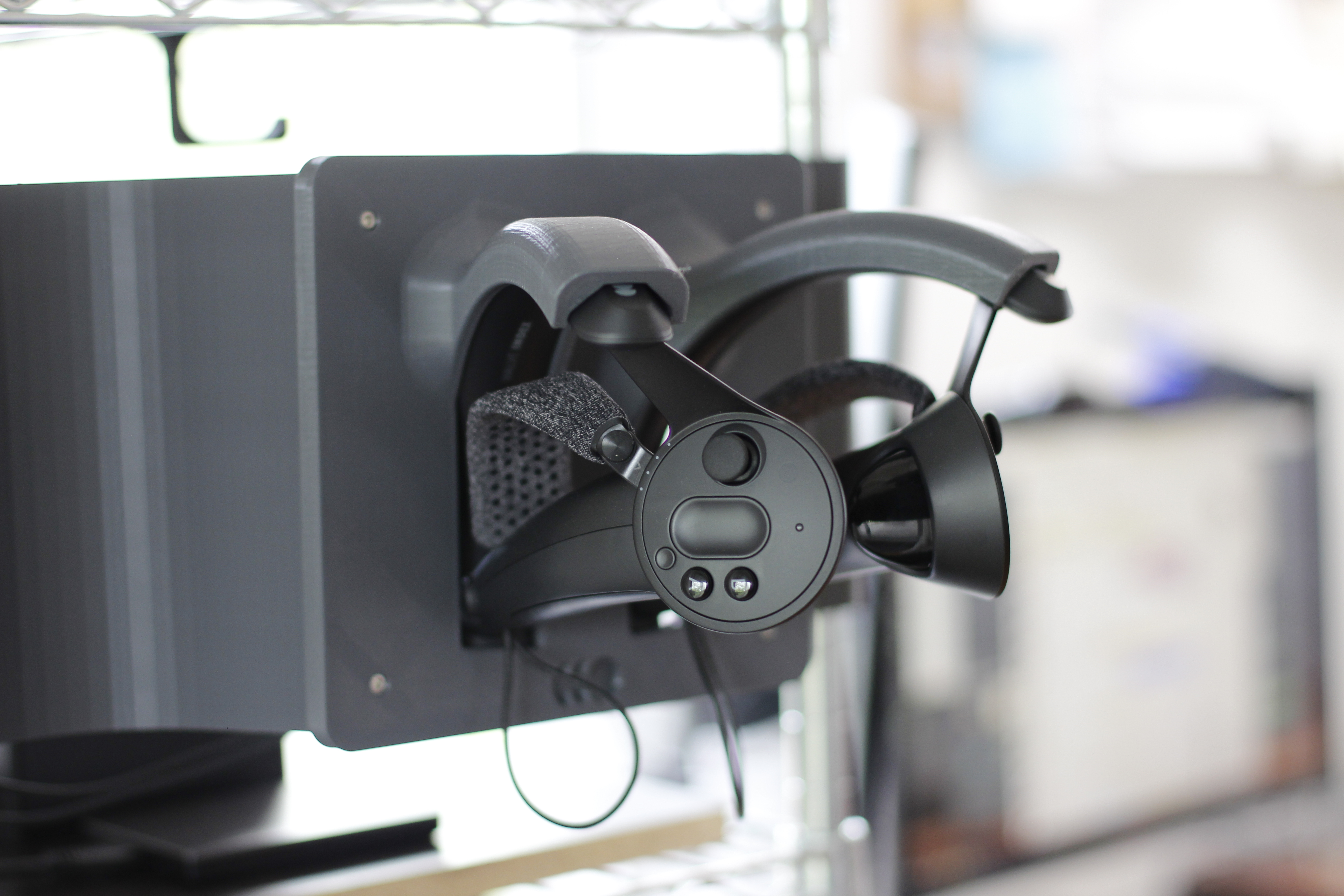 Valve Index mount for a wire shelf