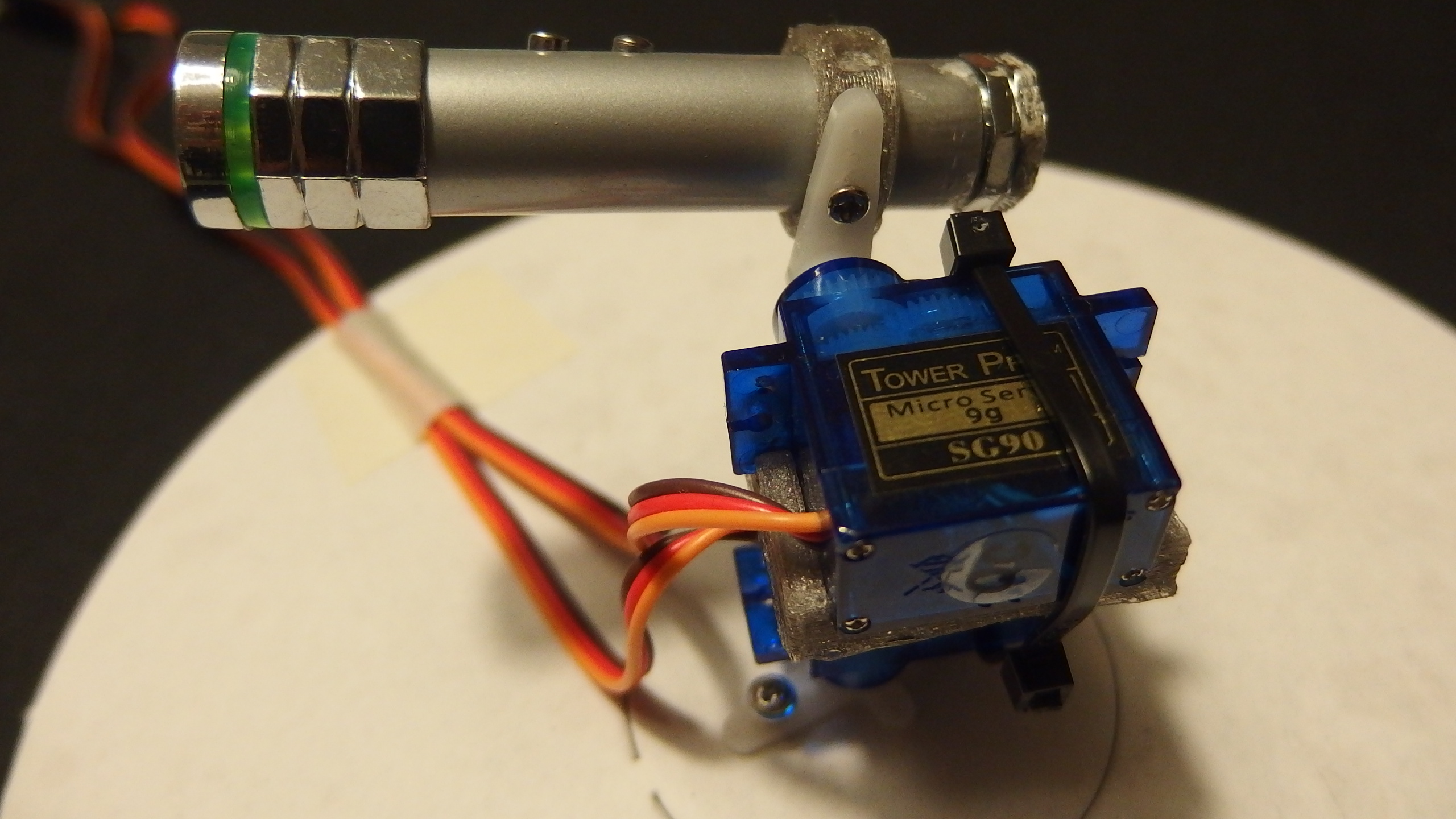 Simple Servo 9g robotic arm - laser pointing