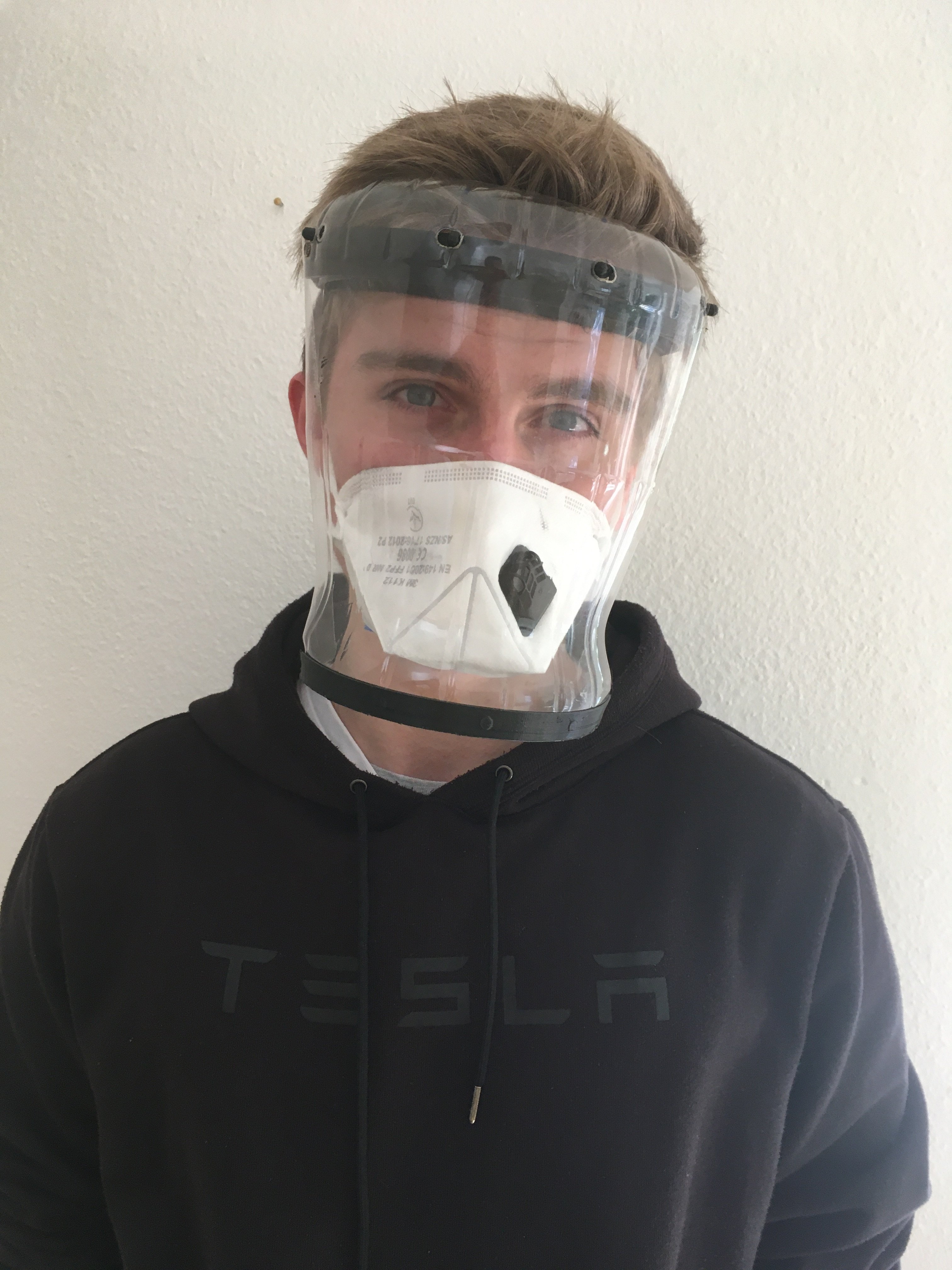 3D-Printed FACE SHIELD/MASK with a PET-Bottle | QiTech