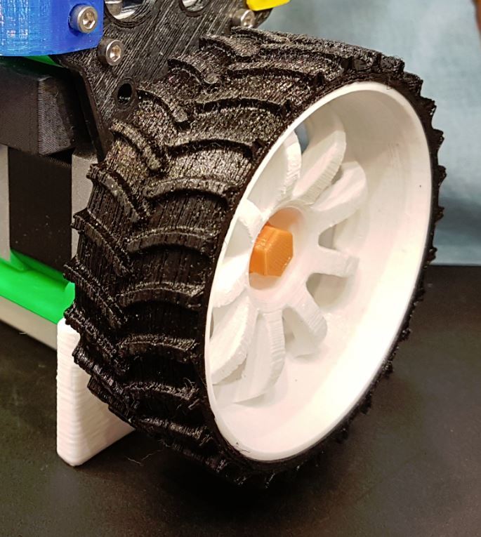 B-Robot Tractor Tire for 9-Spoke Wheel